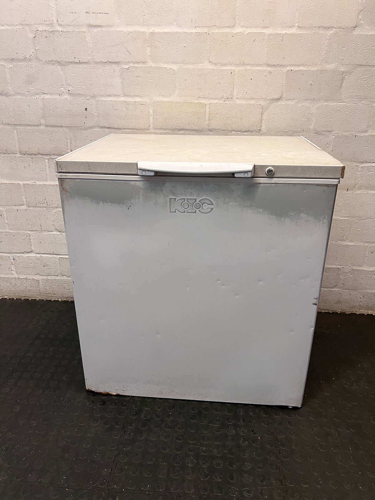 KIC White Chest Freezer — Good Working Order with Exterior Dents – main front view
