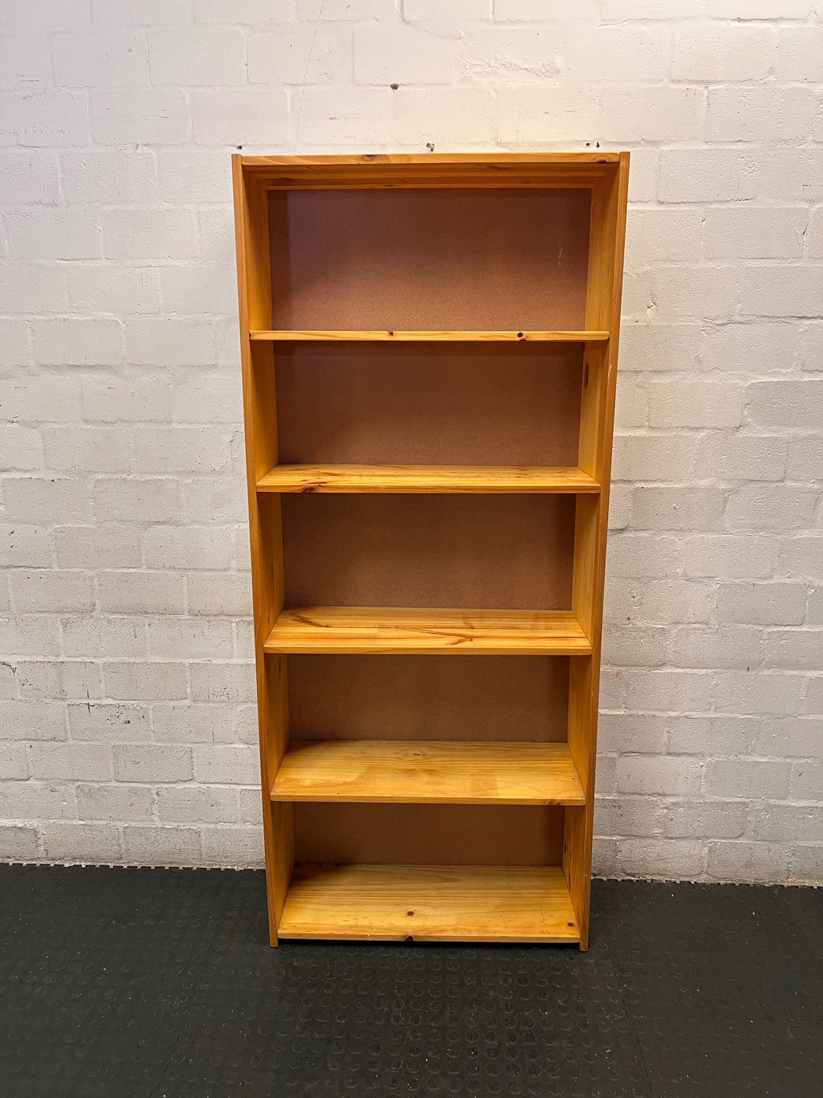 Classic 5-Tier Wooden Bookshelf in Natural Finish — Varying Shelf Configurations – main front view