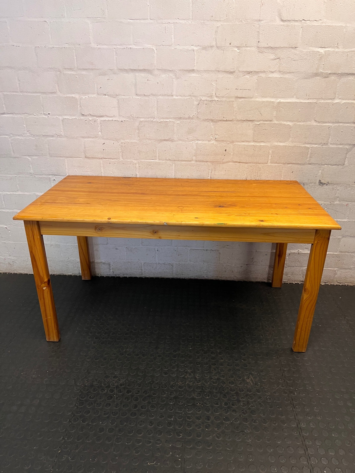 Classic Rectangular Pine Wood Dining Table — Good Working Order – condition detail
