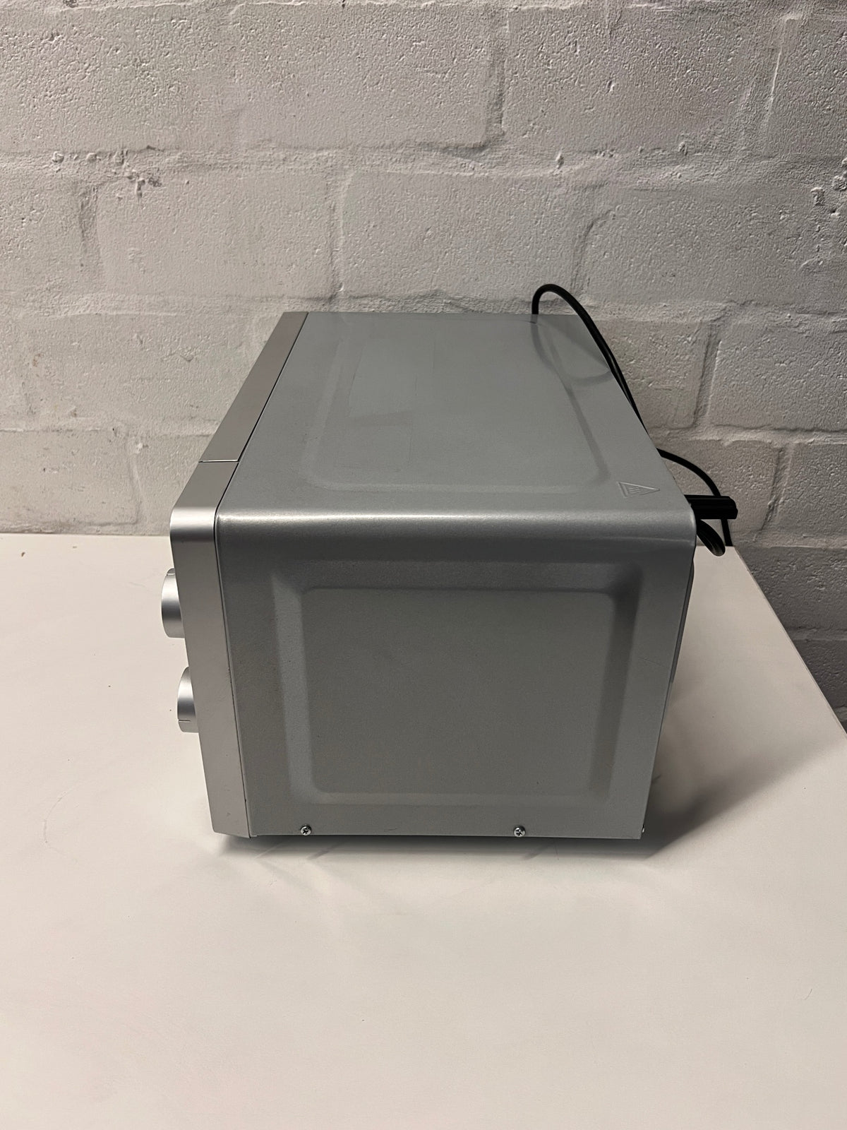 Safeway Countertop Microwave in Silver Finish — Good Working Order – condition detail