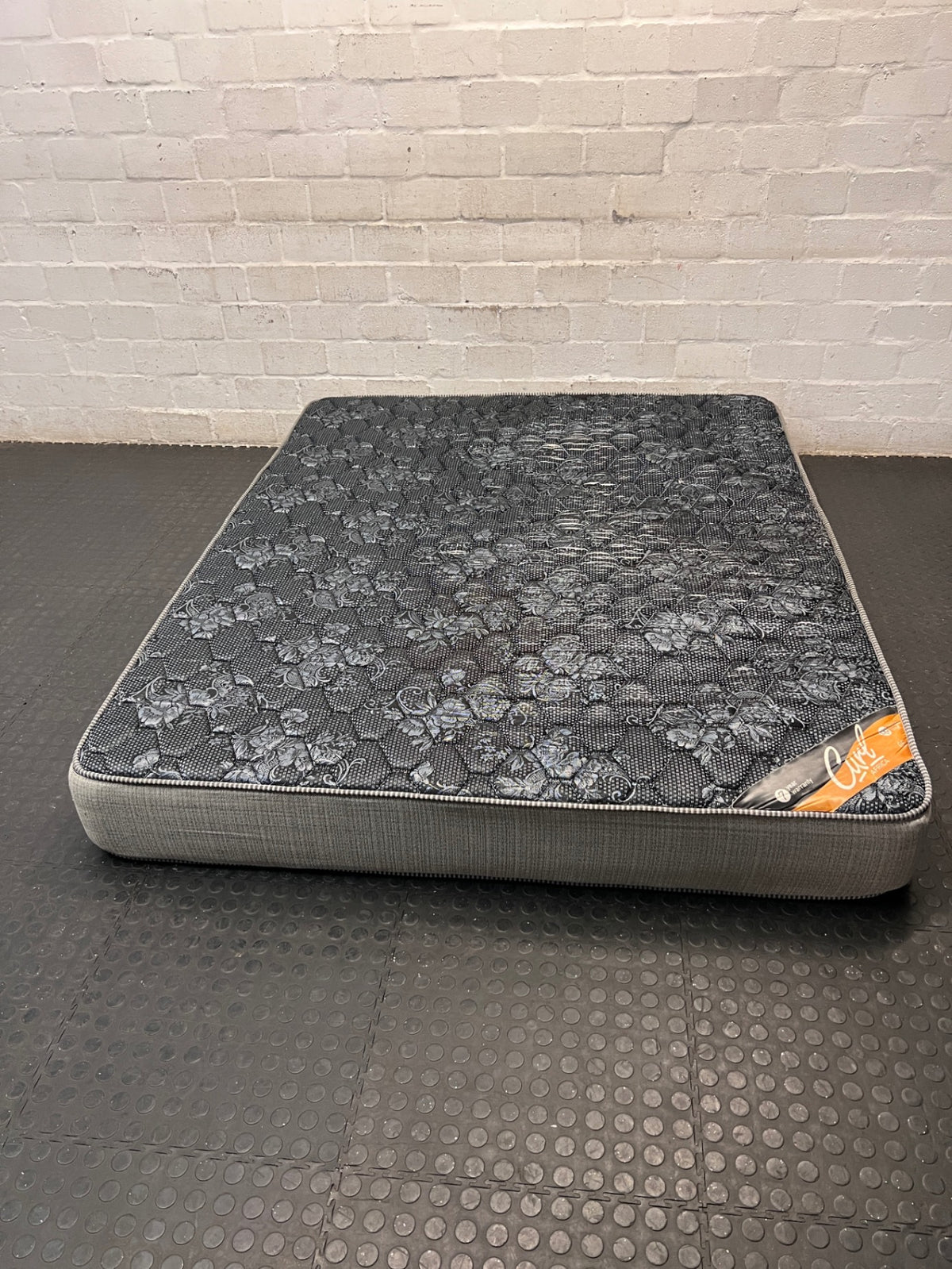 Queen Size Quilted Pattern Mattress – main front view