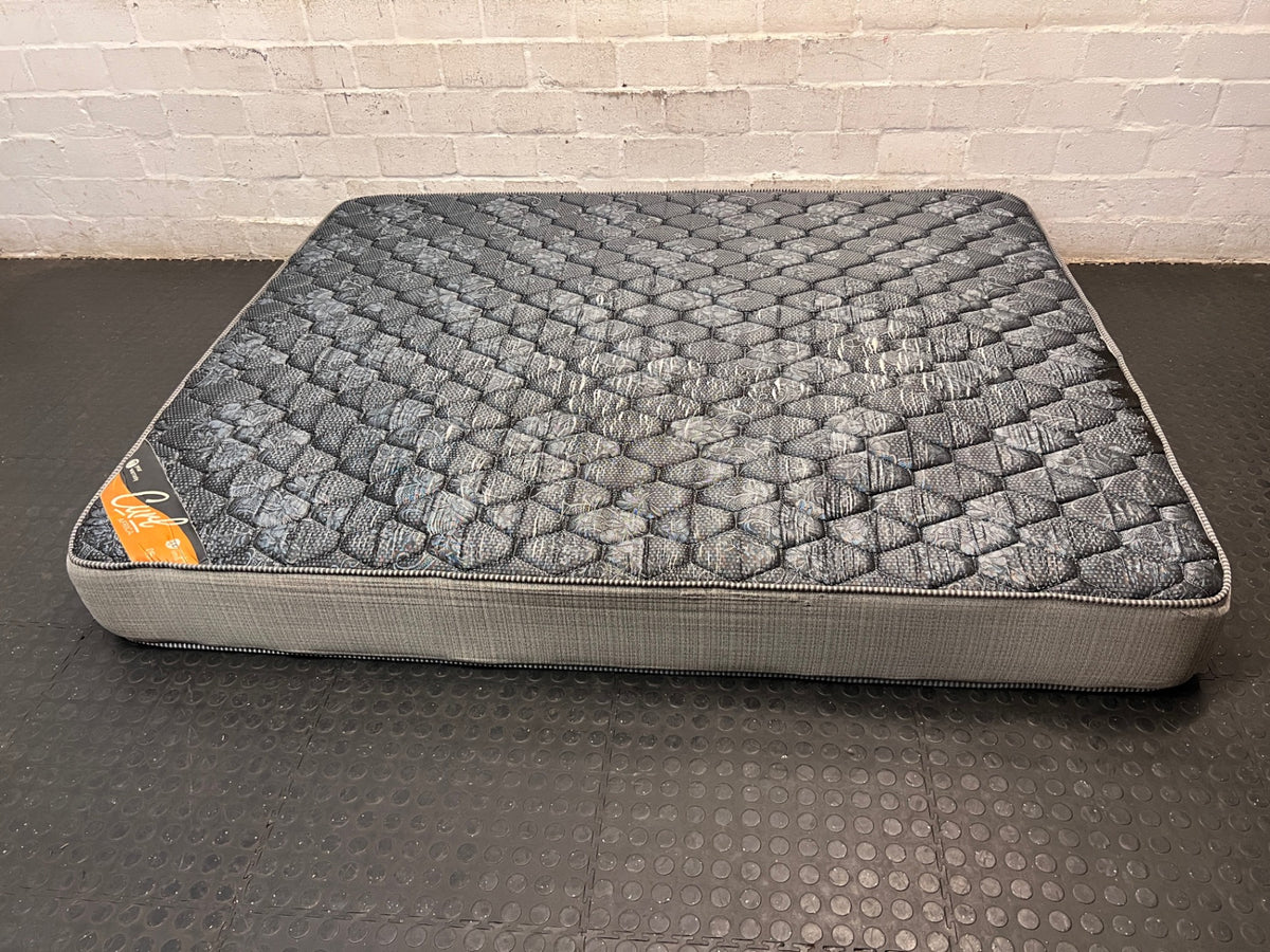 Queen Size Quilted Pattern Mattress – side view