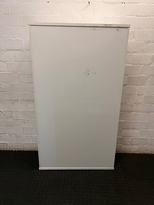Classic White 4-Tier Bookshelf – condition detail