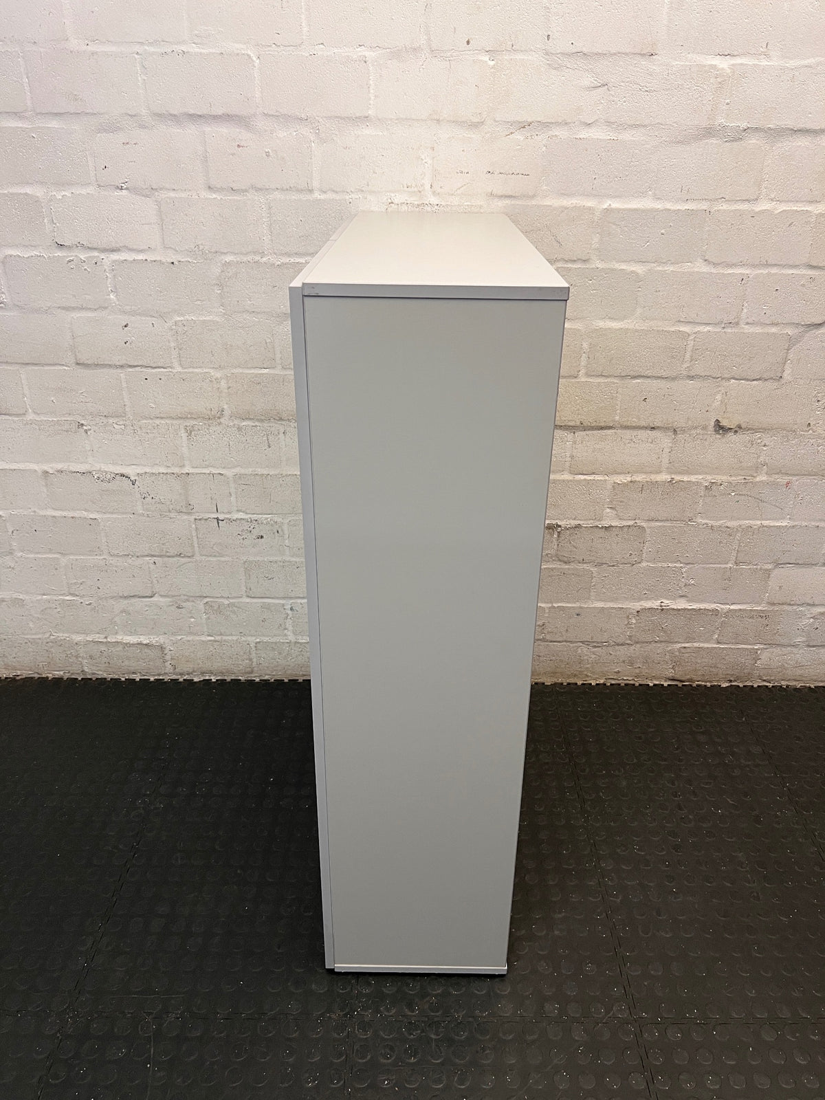 Grey Two-Door Lockable Office Cupboard – condition detail