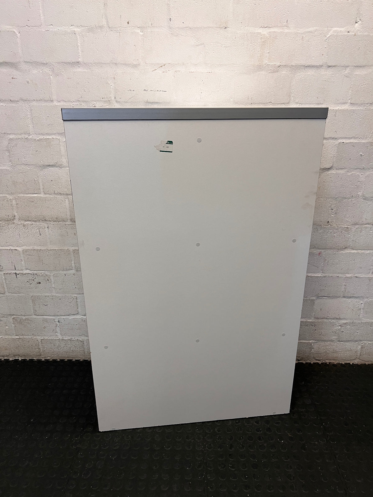White Curved Semi-Circular Open Shelving Unit – condition detail