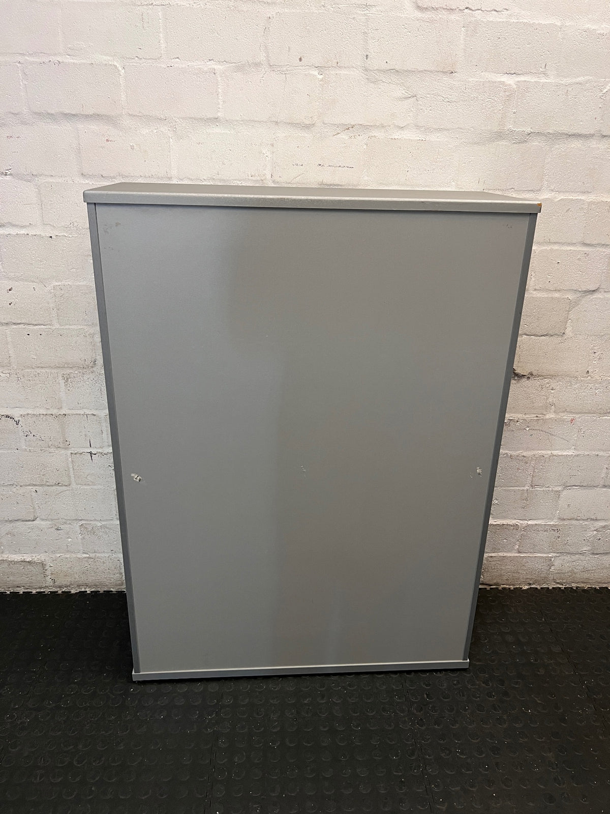 Matte Grey Wooden Bookshelf with Adjustable Shelving – condition detail