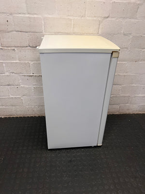 Defy White Compact Bar Fridge — Good Working Order – condition detail