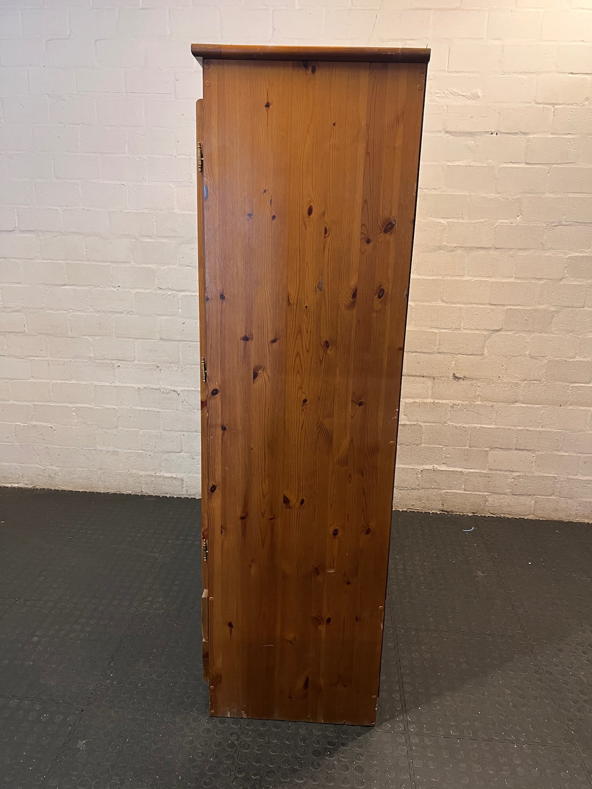 Three-Door Oregon Pine Wardrobe with Drawers — Very Good Condition – top view