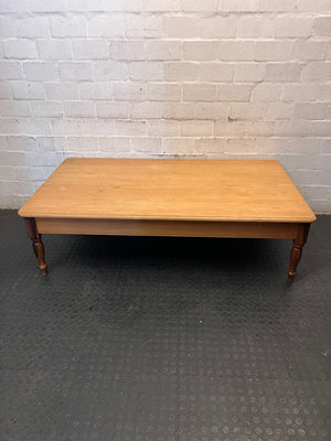 Large Honey-Toned Wooden Coffee Table with Turned Legs – condition detail