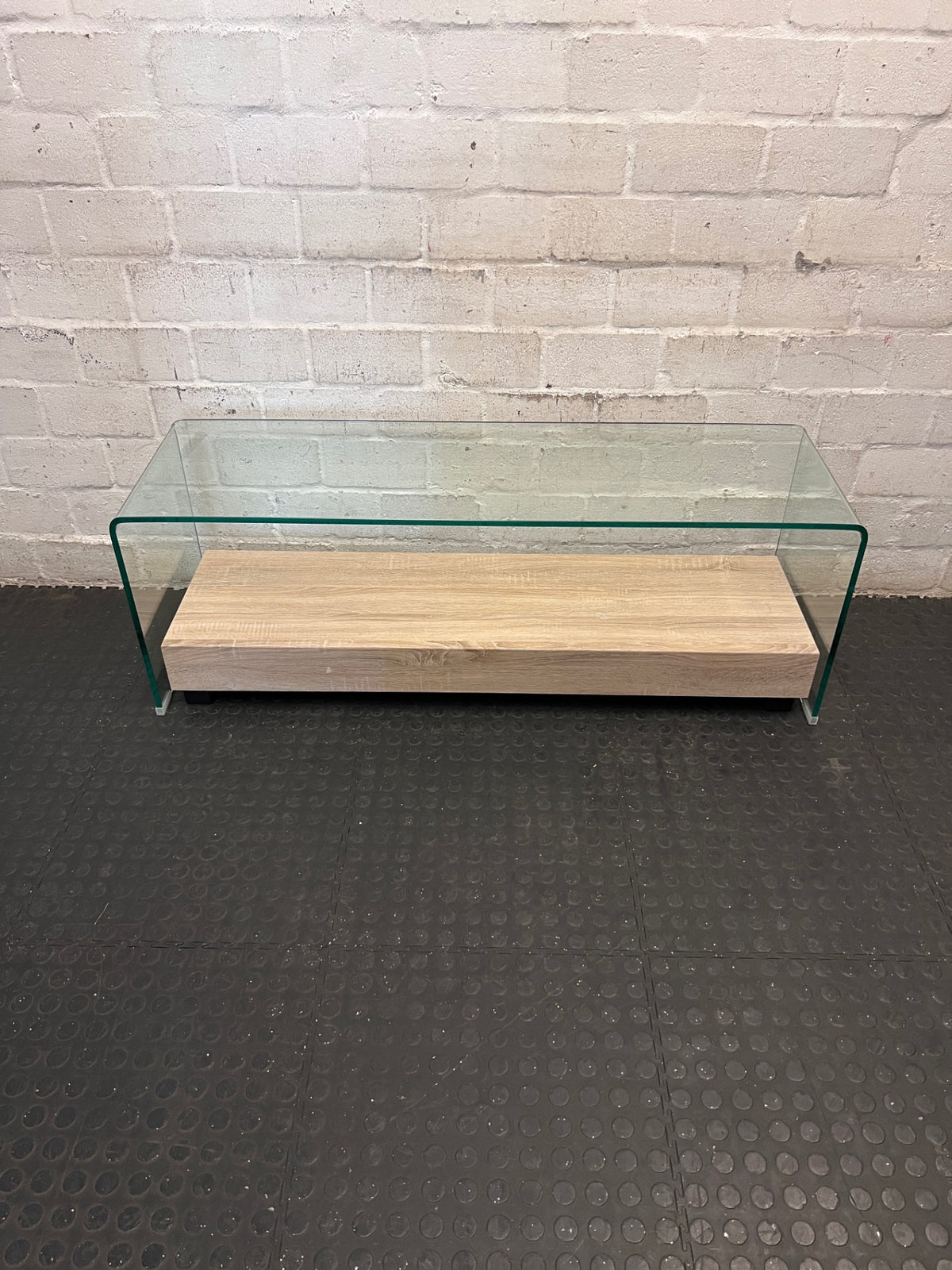 Bent Glass Coffee Table with Natural Oak-Style Base – condition detail