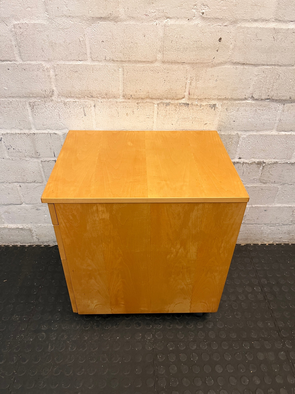 Light Oak Finish 3-Drawer Mobile Pedestal Cabinet — Fair Used Condition – condition detail