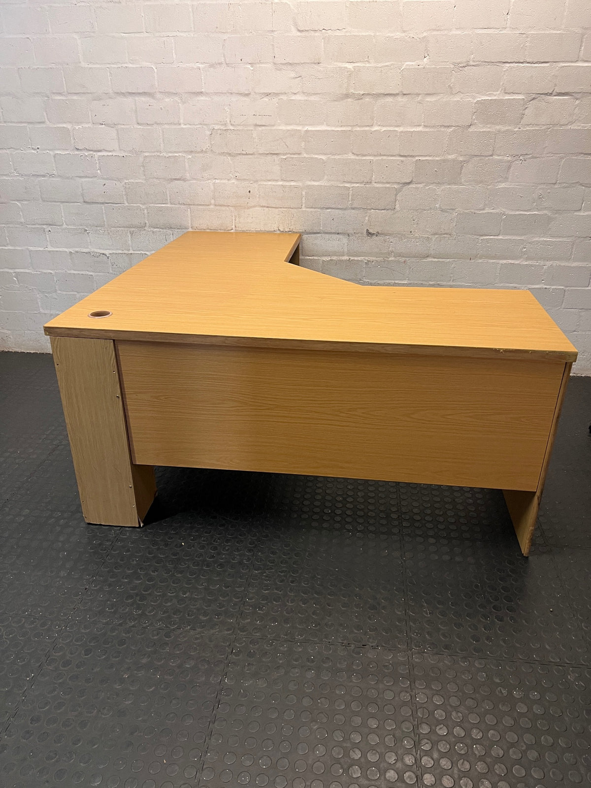 Oak-Look L-Shaped Corner Office Desk — Damaged Corner Desk in Fair Condition – condition detail