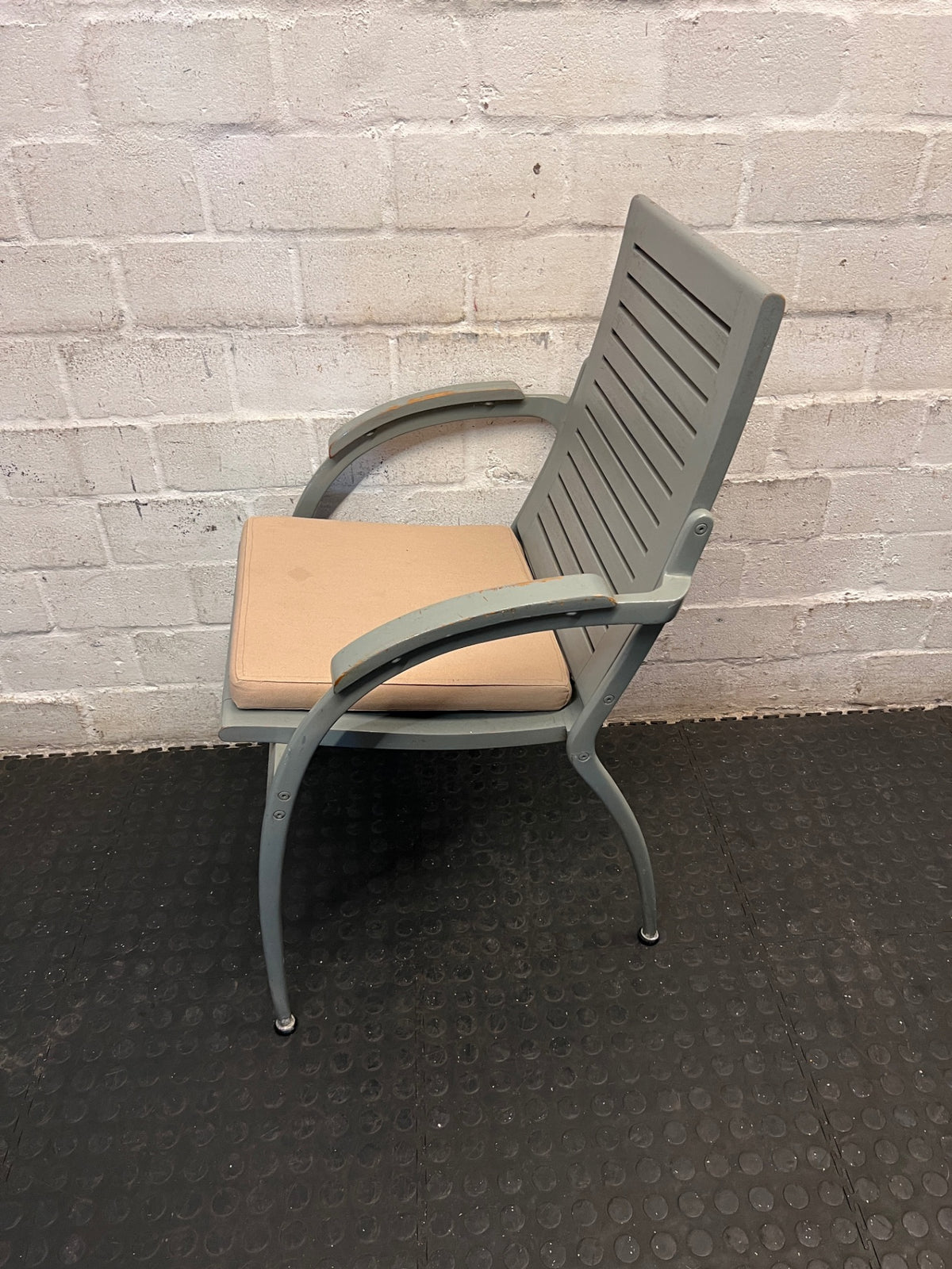 Slatted Wooden Armchair with Seat Cushion – condition detail