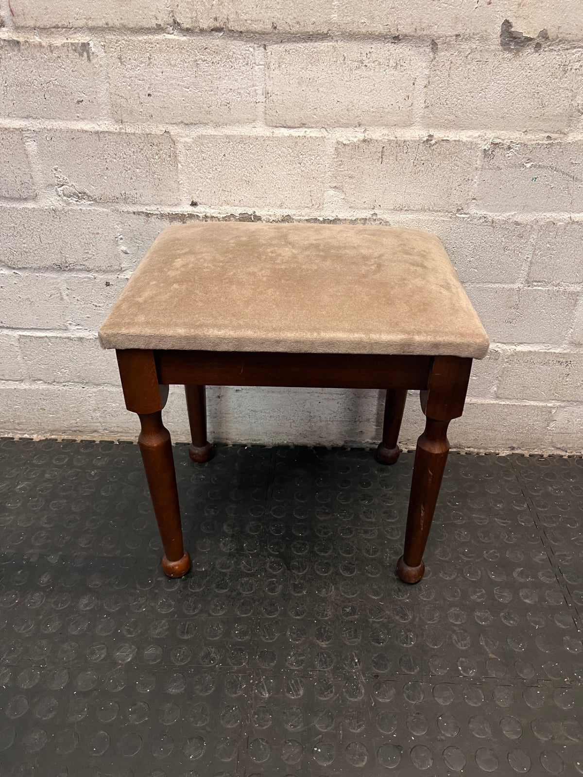 Upholstered Wooden Stool with Turned Legs – condition detail
