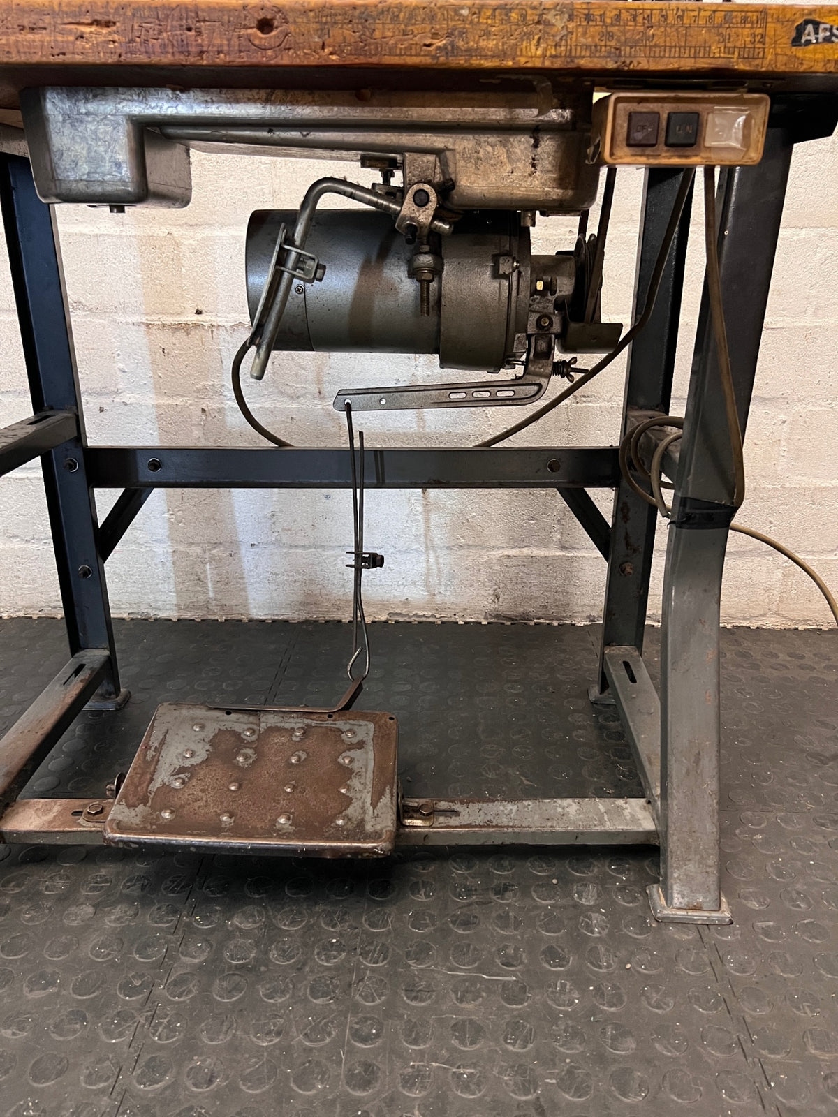 Industrial Sewing Machine on Workstation Table — Good Working Order – side view