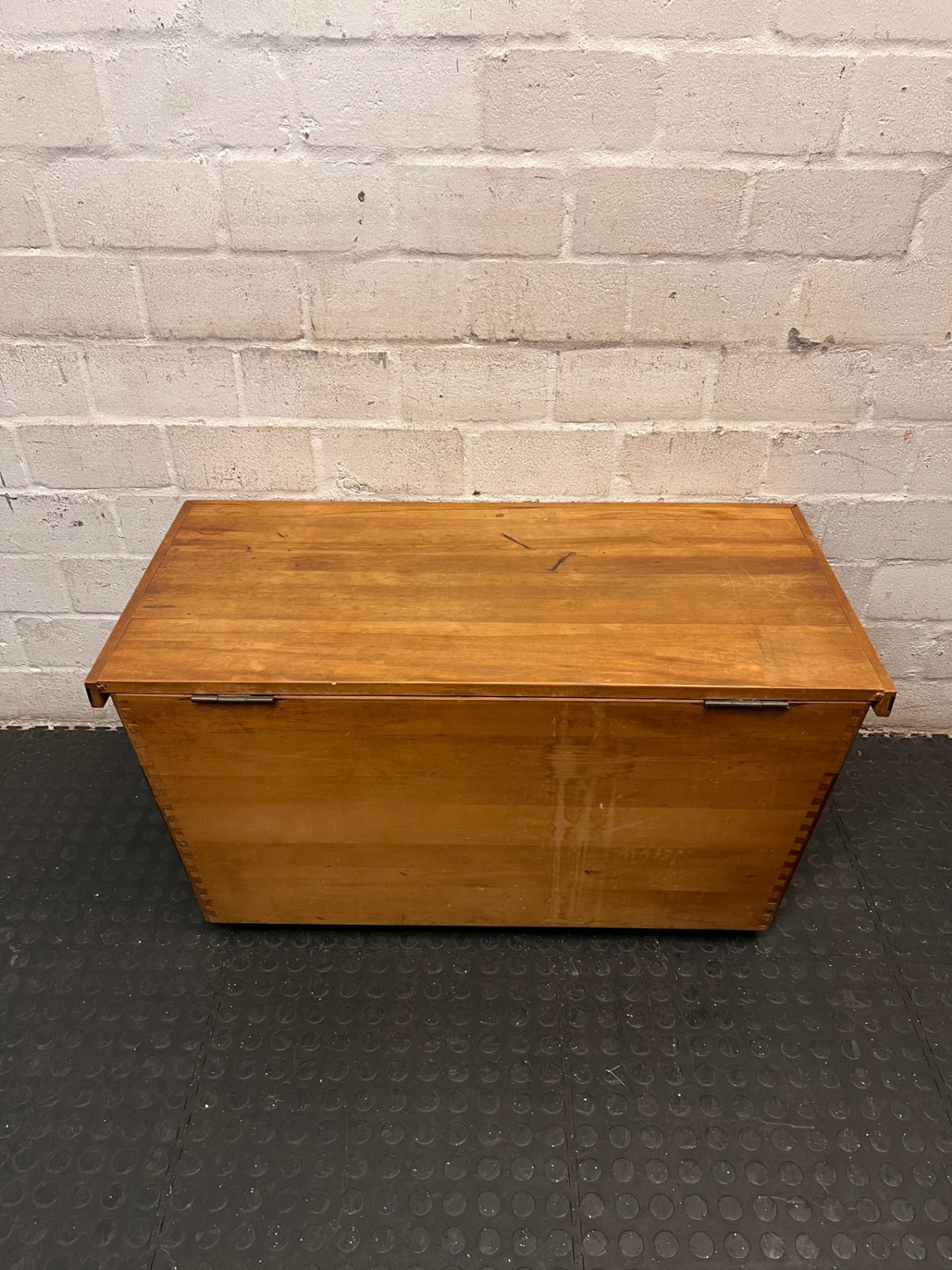 Classic Tapered Yellow Wood Kist — Good Working Order – back view