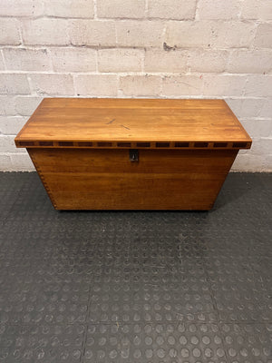 Classic Tapered Yellow Wood Kist — Good Working Order – main front view