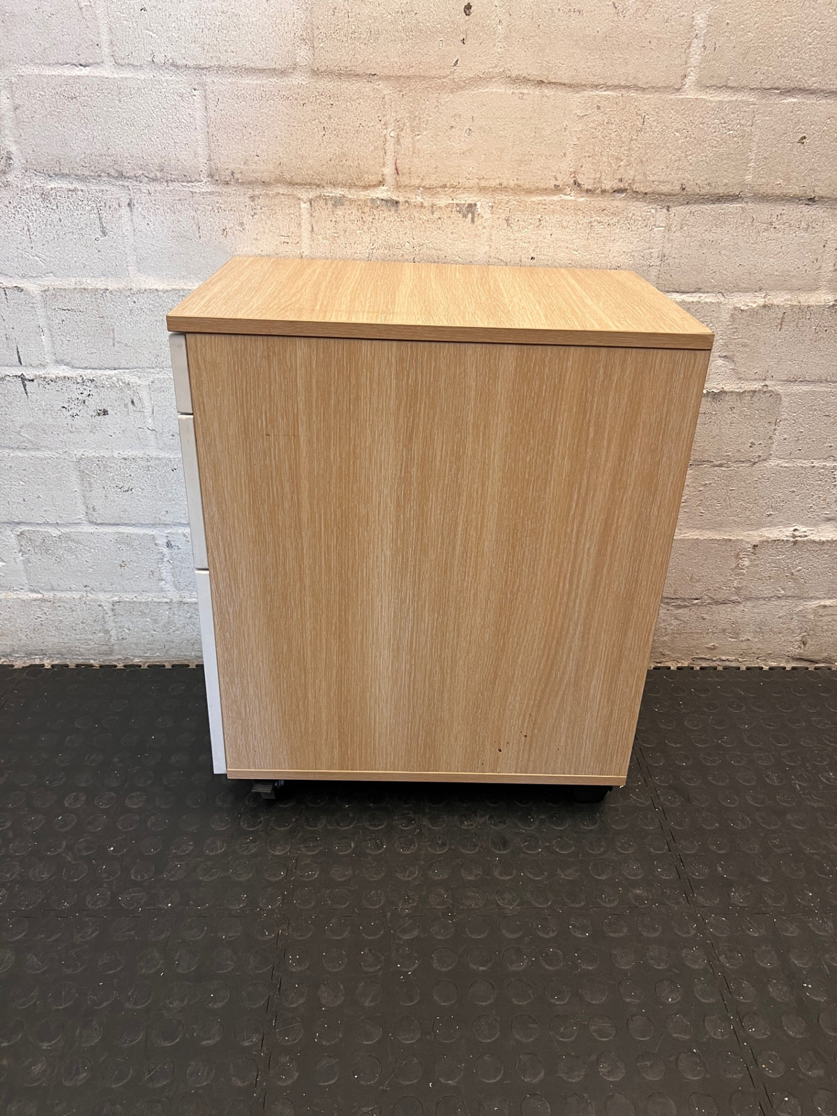 Three-Drawer Mobile Office Pedestal with Wood-Look Top – condition detail