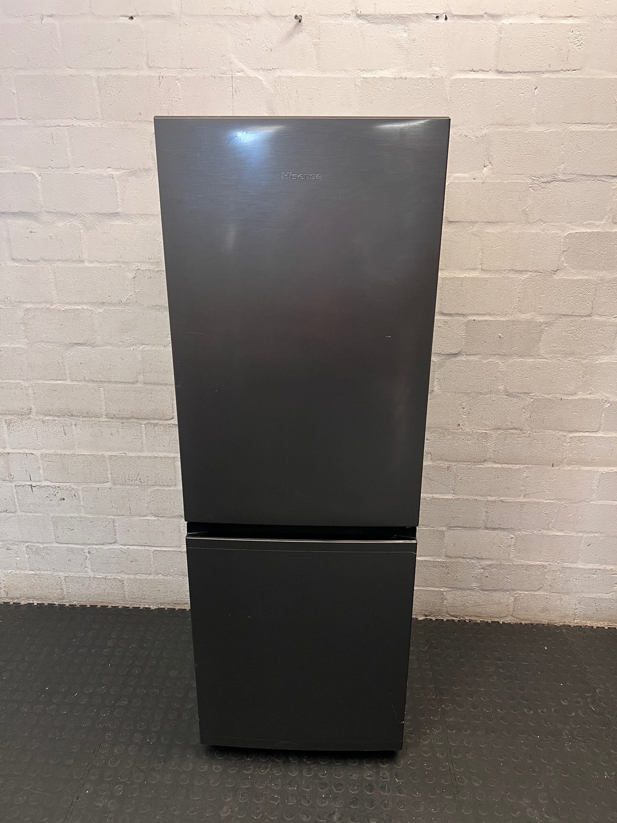 Hisense Silver Fridge-Freezer with Integrated Handles — Good Working Order – main front view