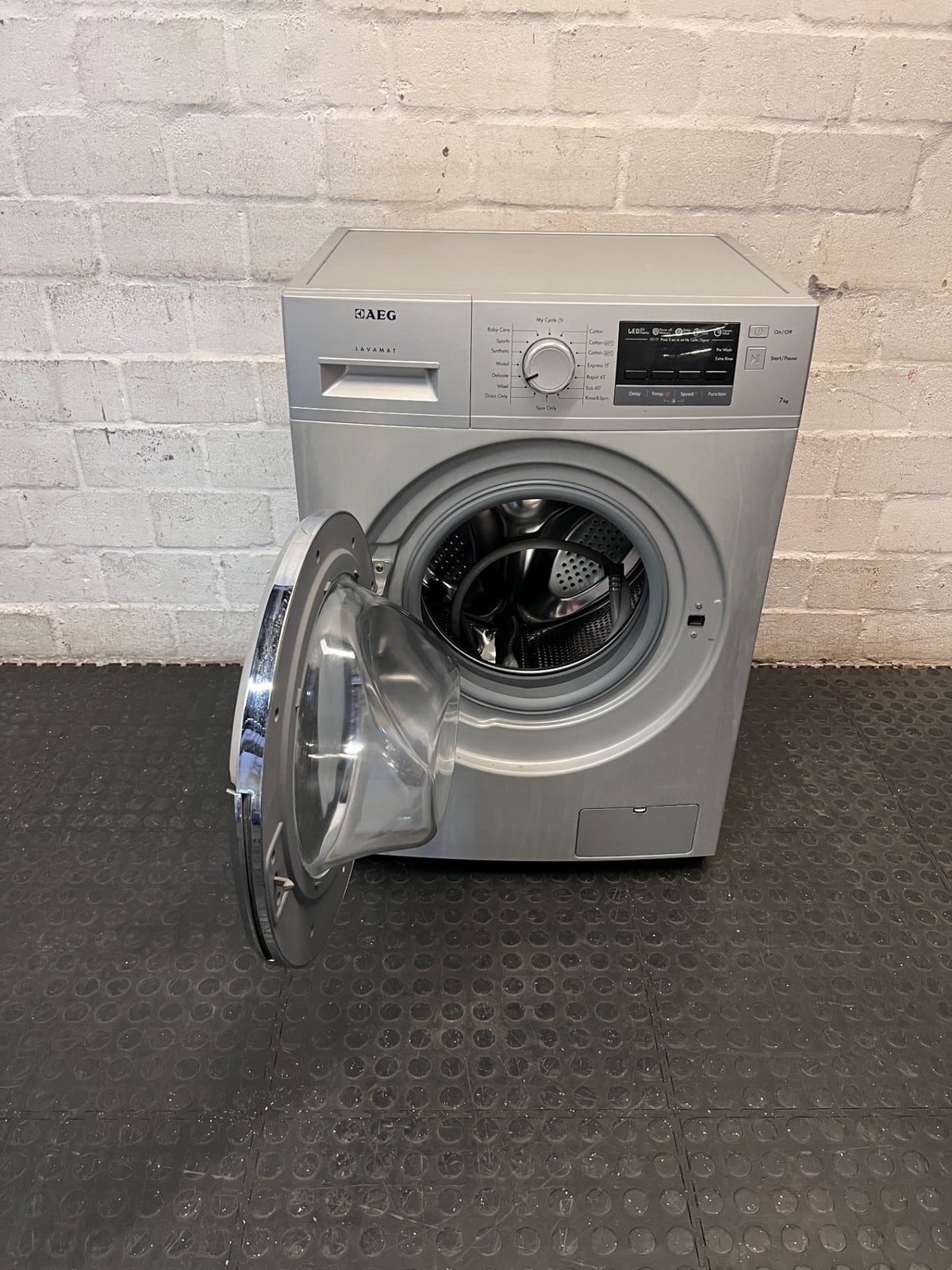 AEG Lavamat 7kg Front Loader Washing Machine — Noisy Operation with Drum Leaks – side view