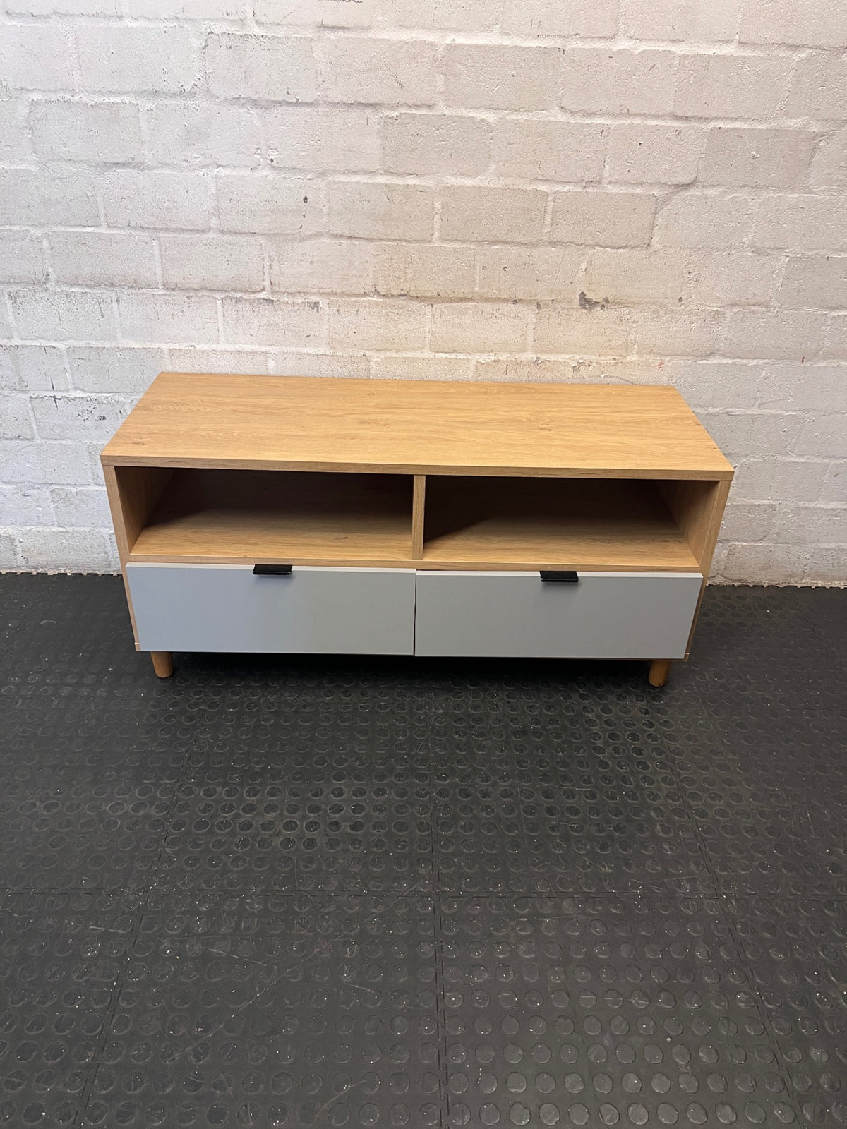 Oak Finish TV Unit with Grey Drawers — Great Condition Oak TV Unit – main front view