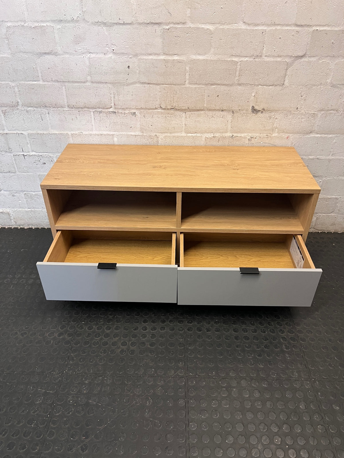 Oak Finish TV Unit with Grey Drawers — Great Condition Oak TV Unit – side view