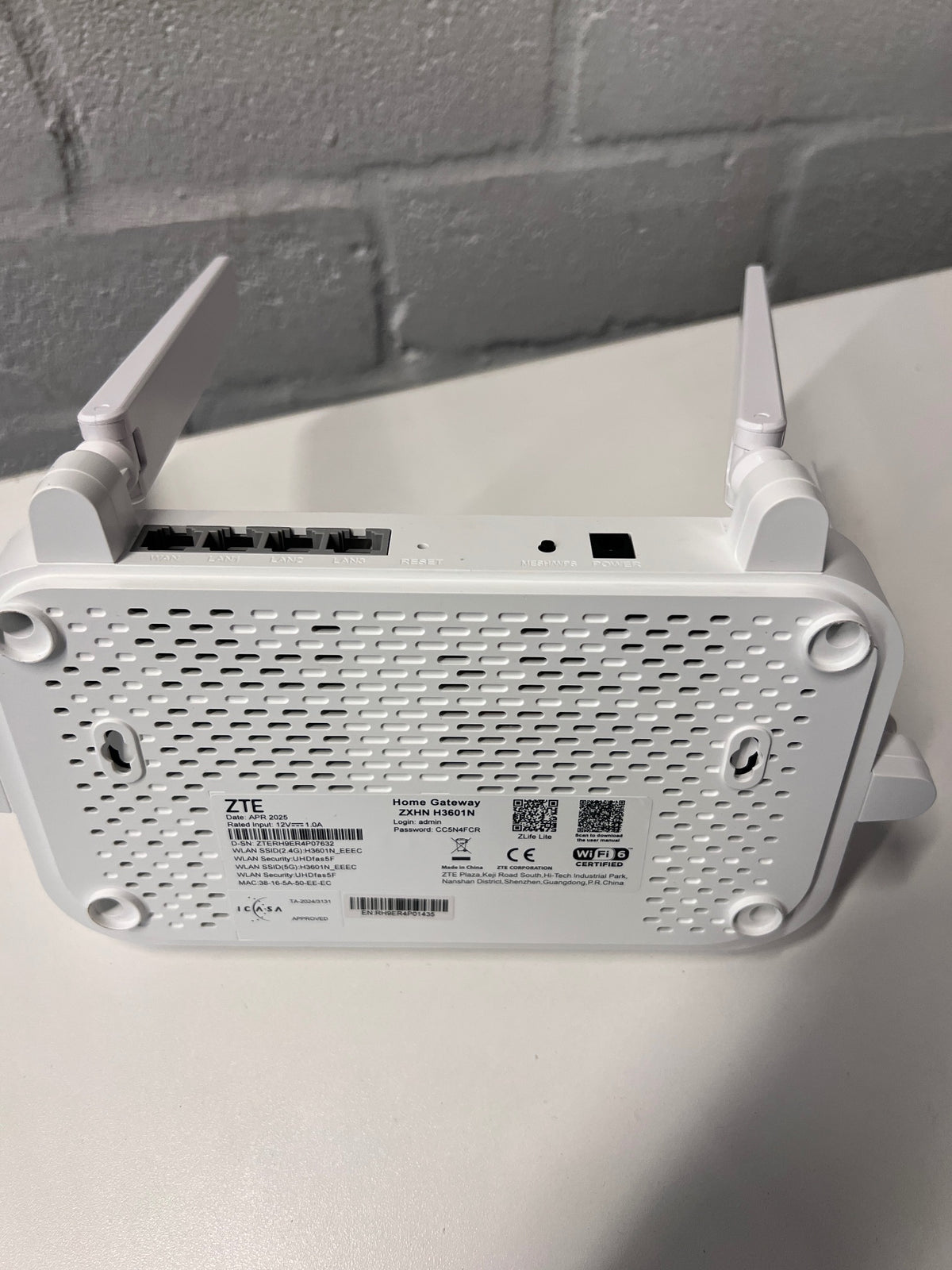 ZTE White WiFi 6 Router with Power Adapter — Good Working Order – back view