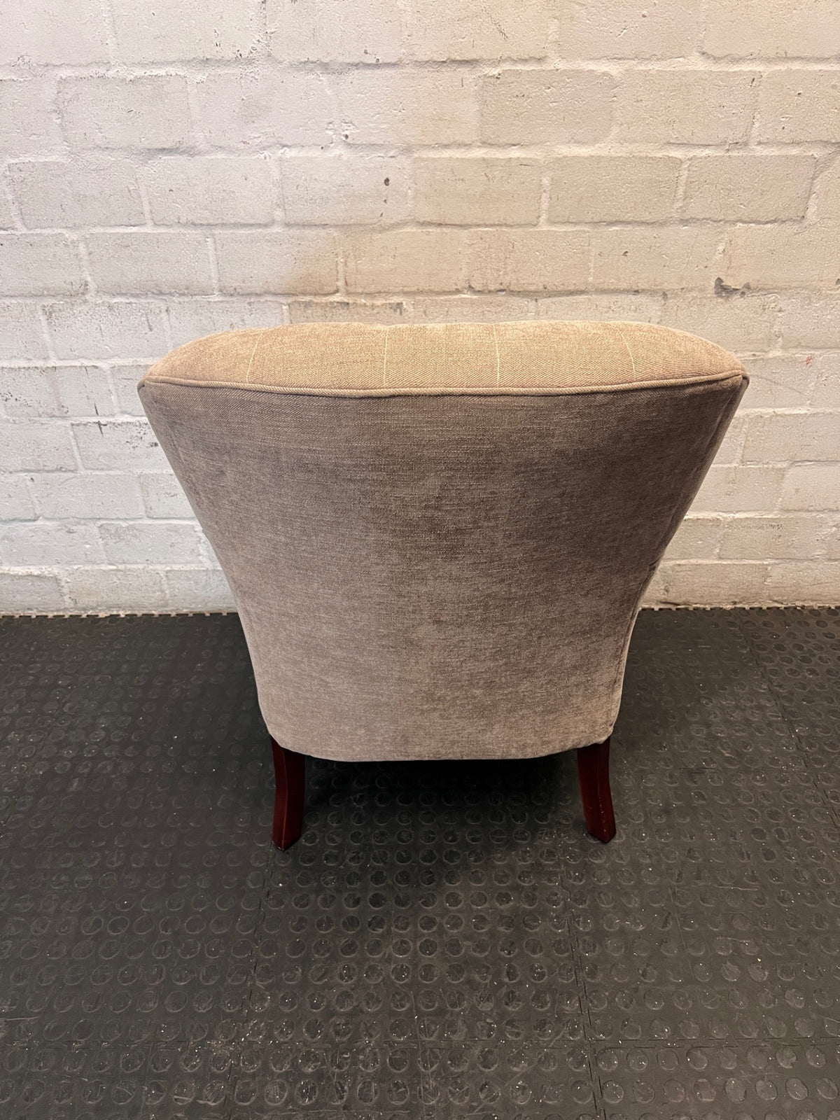 Grey Upholstered Button-Back Accent Chair — Clean and Well Maintained – condition detail
