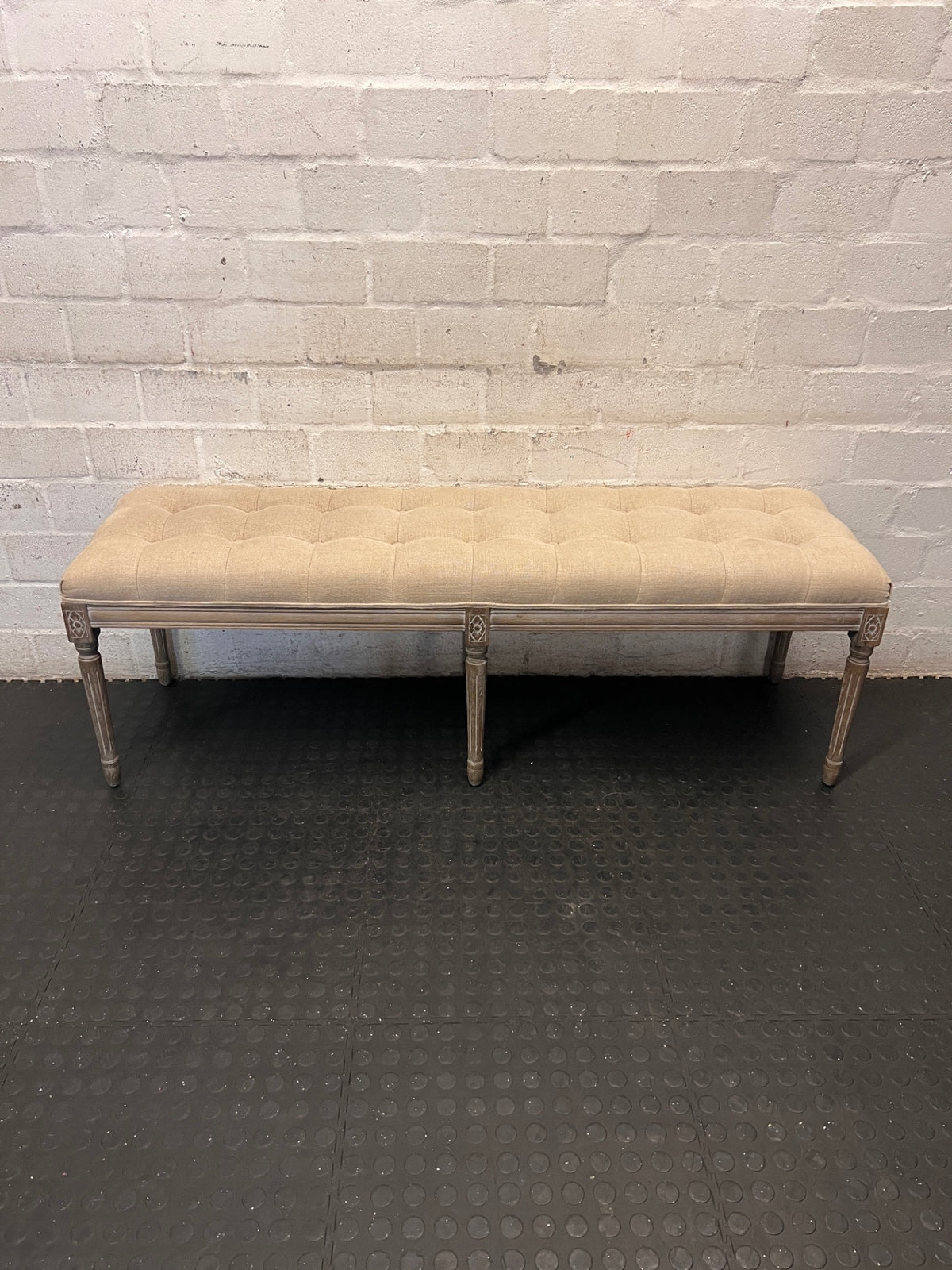 Tufted Upholstered Bench with Carved Wooden Legs – condition detail