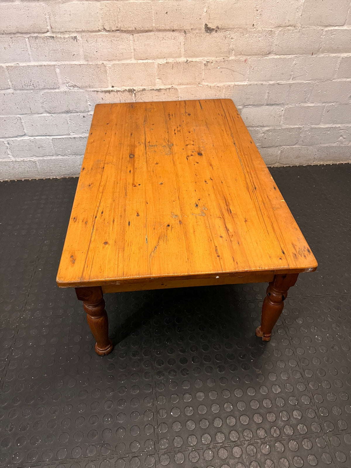 Rectangular Timber Coffee Table with Turned Legs – side view