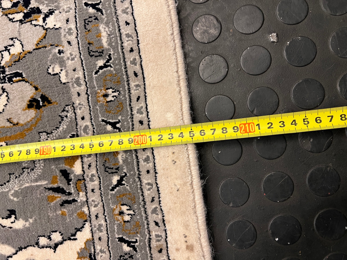Square Patterned Area Rug with Fringe Border – height measurement