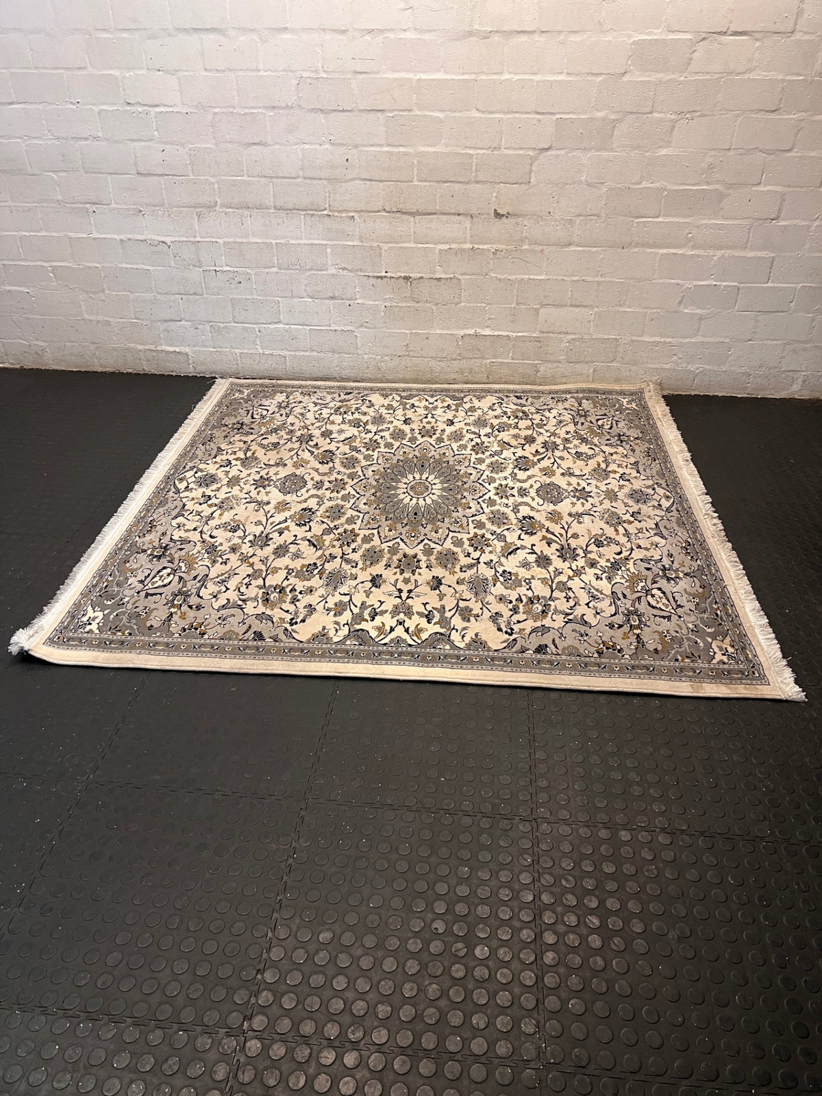 Square Patterned Area Rug with Fringe Border – side view