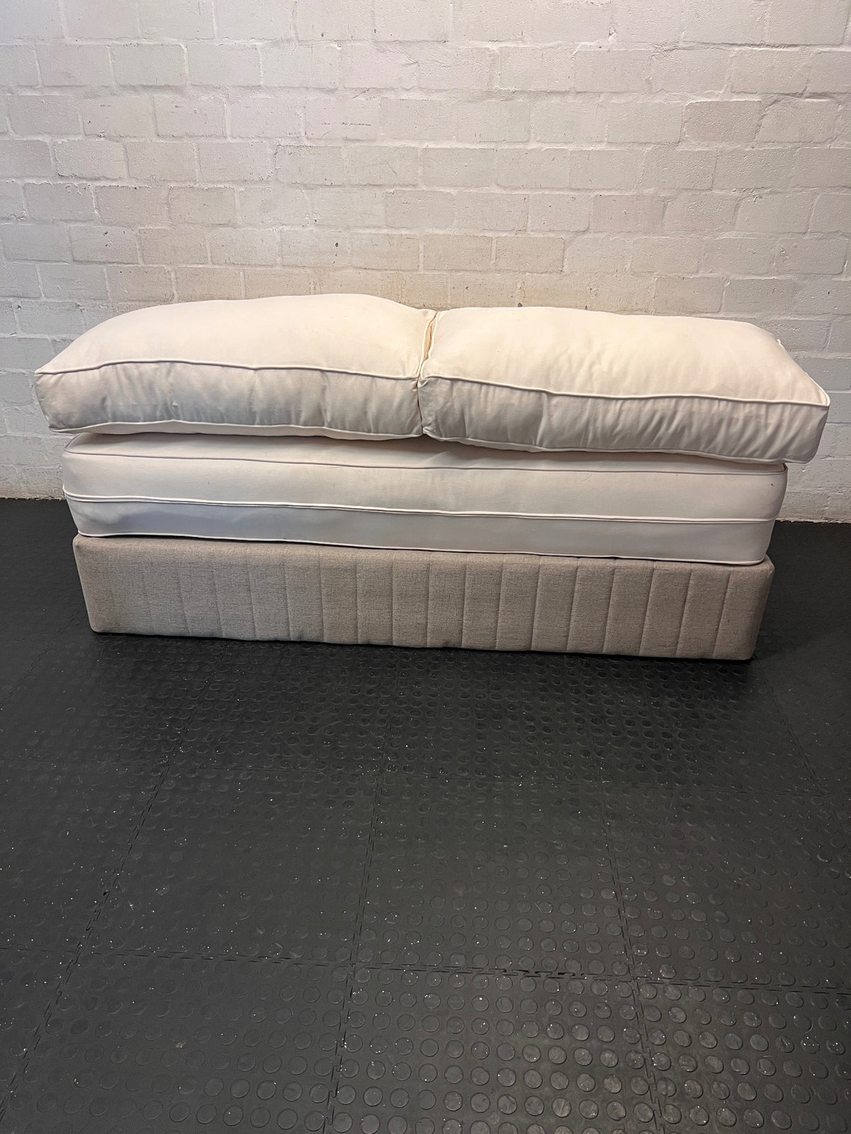 Upholstered Armless Day Bed with Back Cushions – condition detail