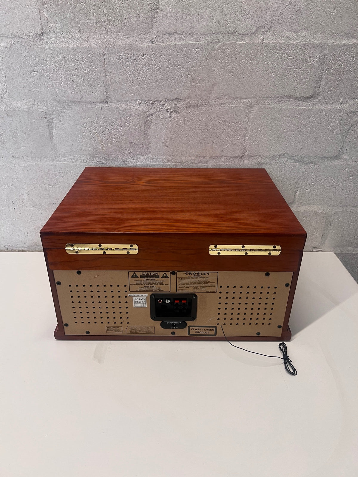 Vintage Style Wood-Effect All-in-One Music System – back view