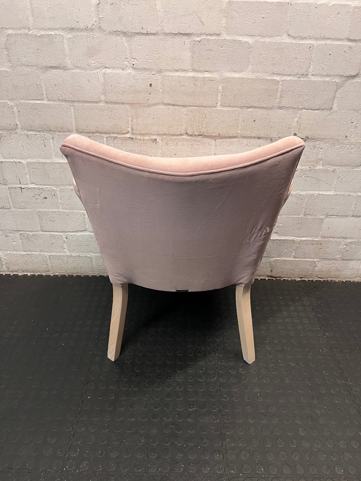 Pink Velvet-Style Occasion Chair with Tapered Wooden Legs – condition detail