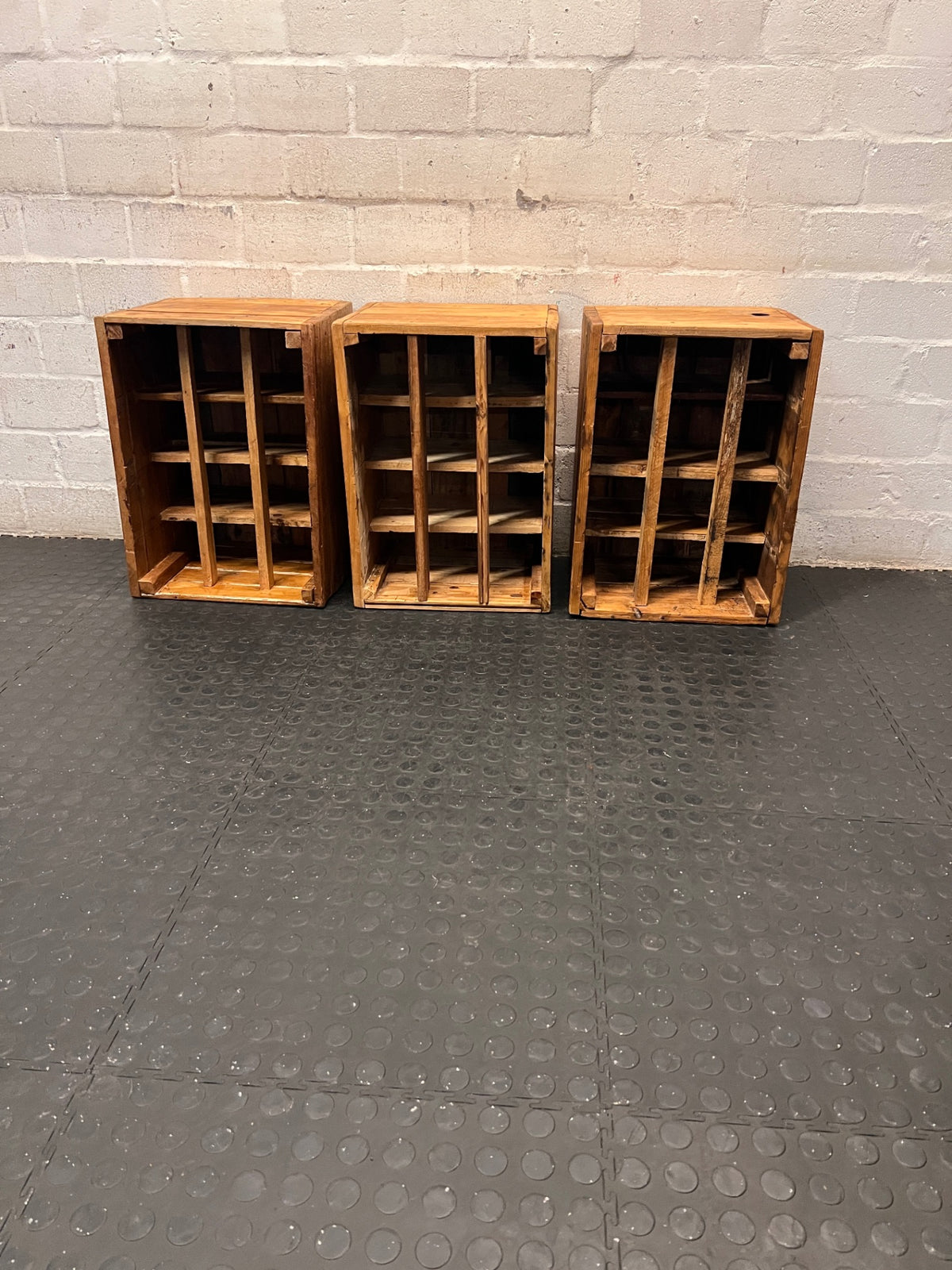 Rustic Wooden Wine Crate with Dividers – condition detail