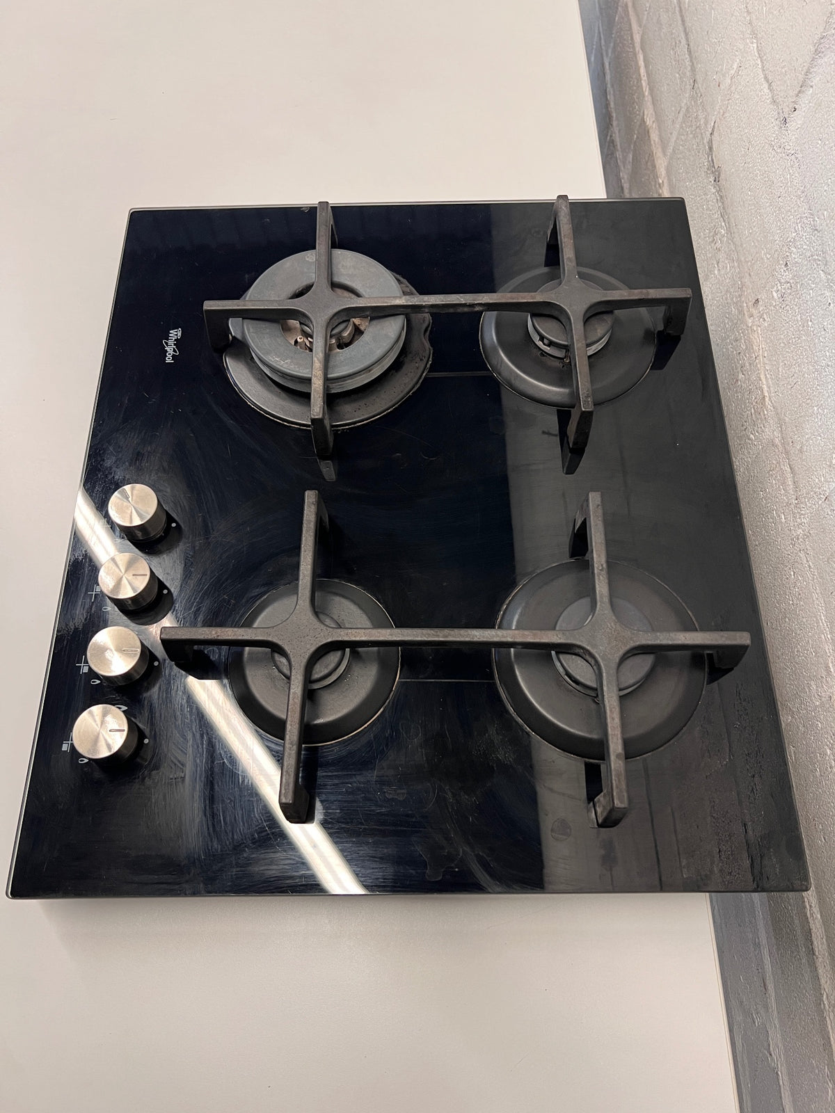Whirlpool Black Glass 4-Burner Gas Hob – side view