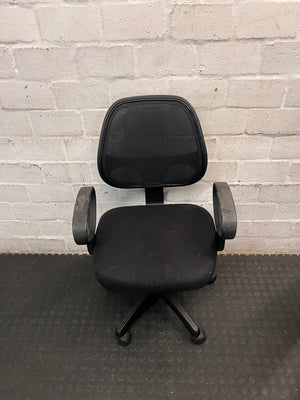Black Mesh Back Swivel Office Chair – main front view