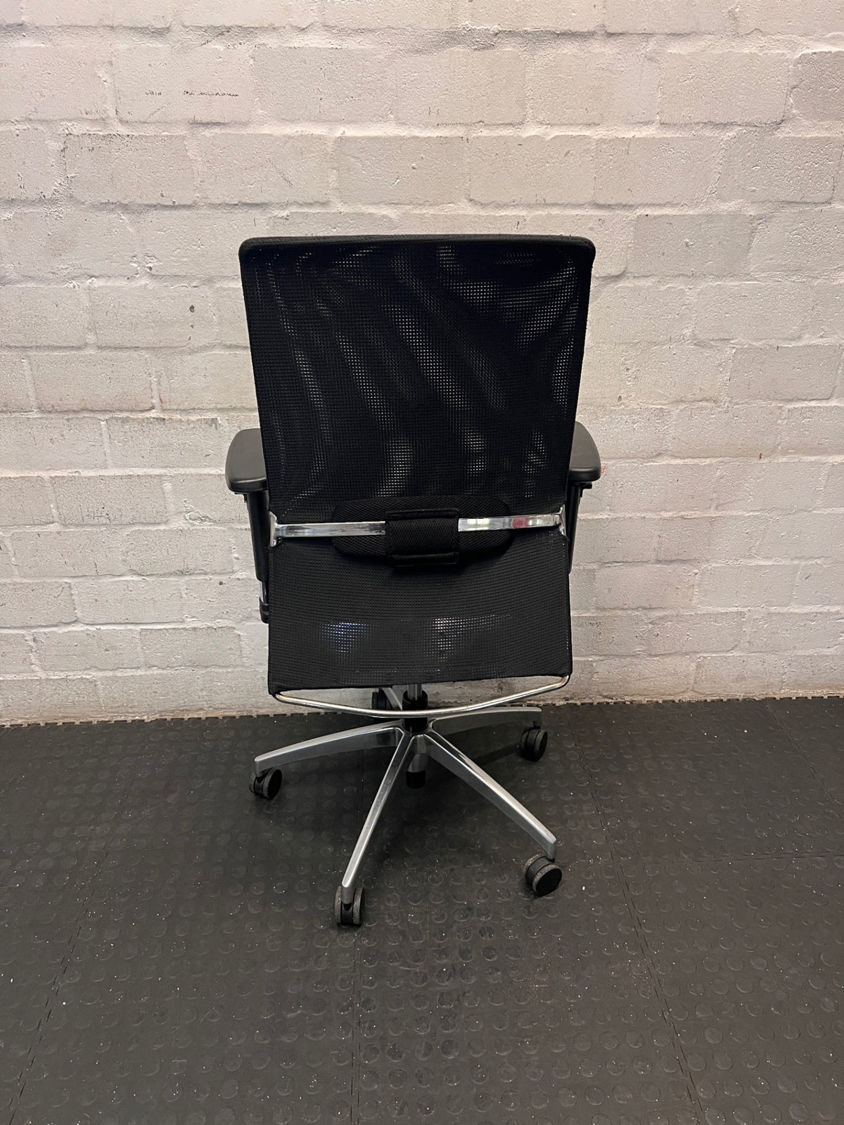 Black Mesh High Back Office Chair with Chrome Base – condition detail