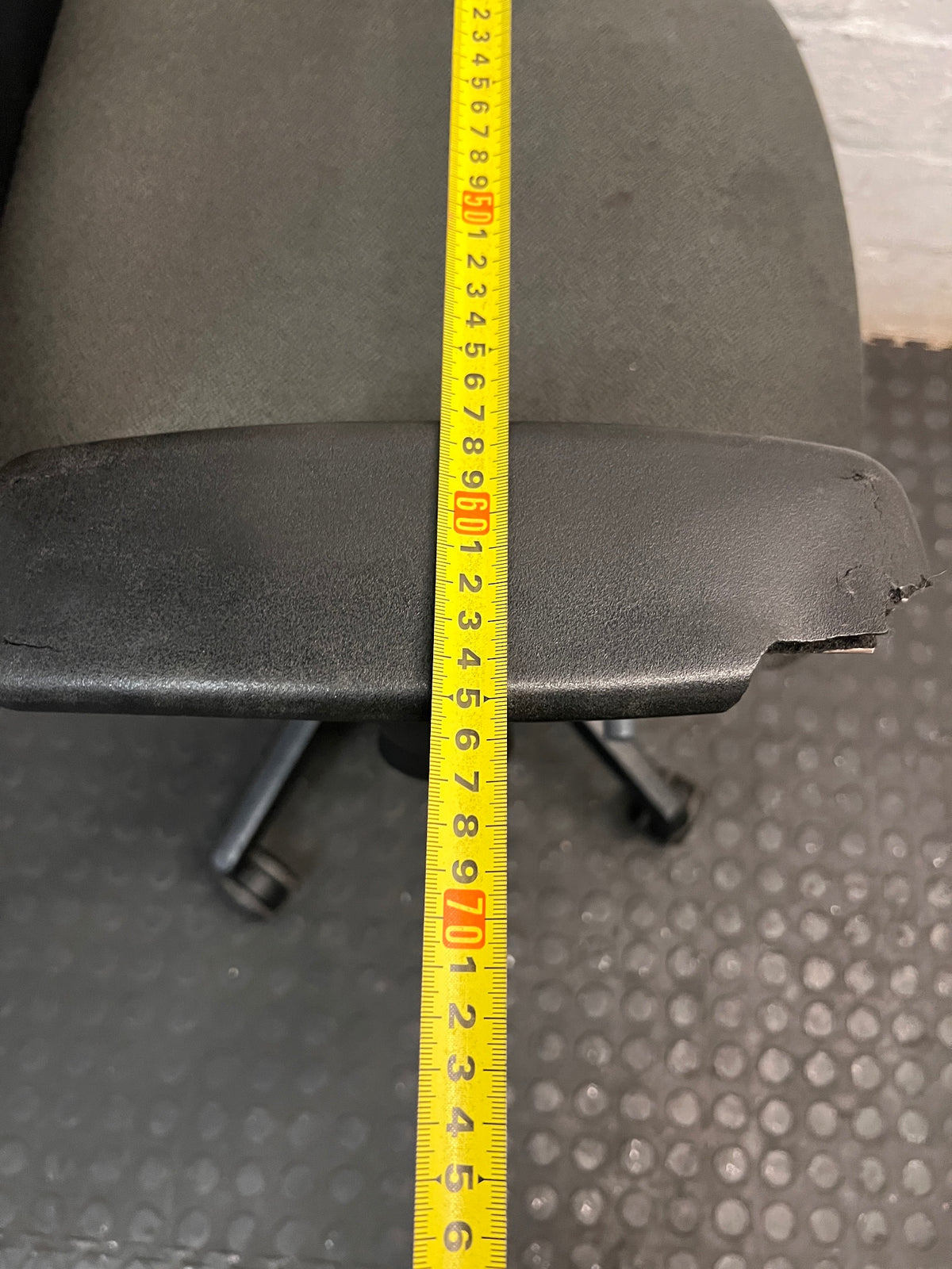 High-Back Mesh Office Chair with Swivel Base – width measurement