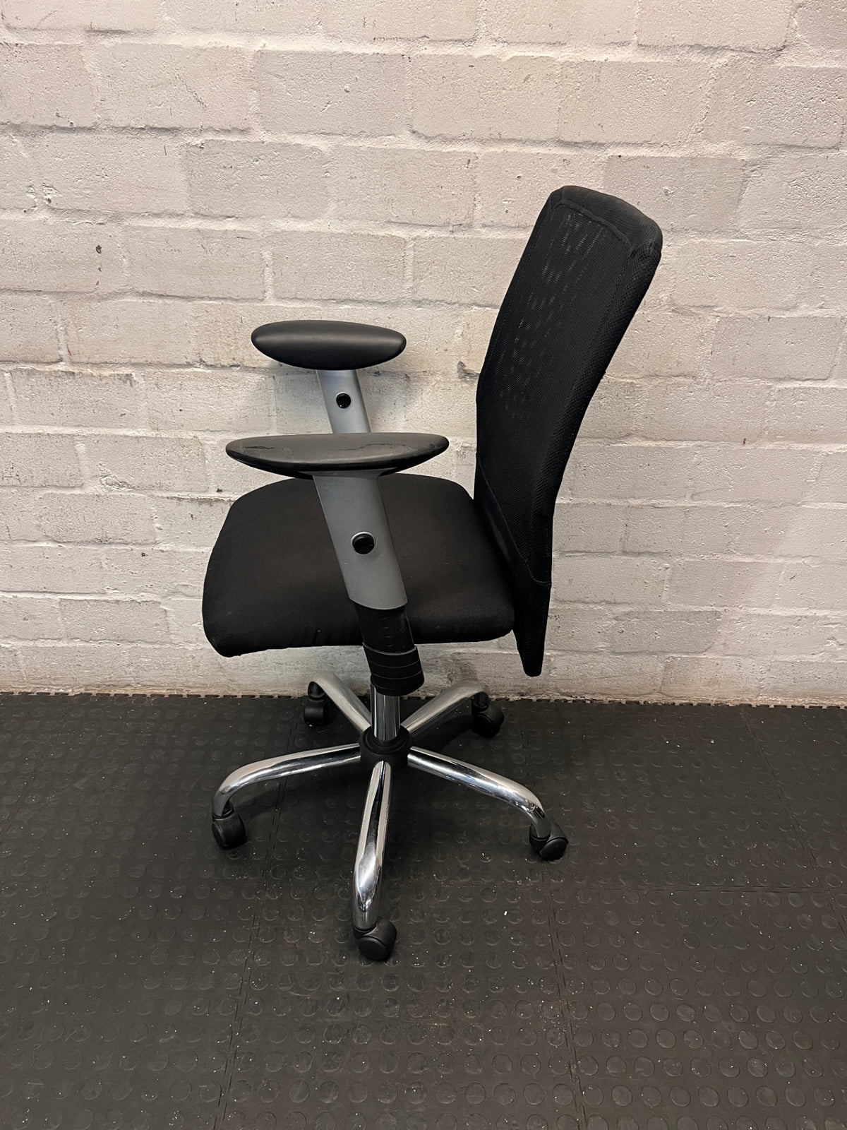 Black Mesh Office Chair with Chrome Base – side view
