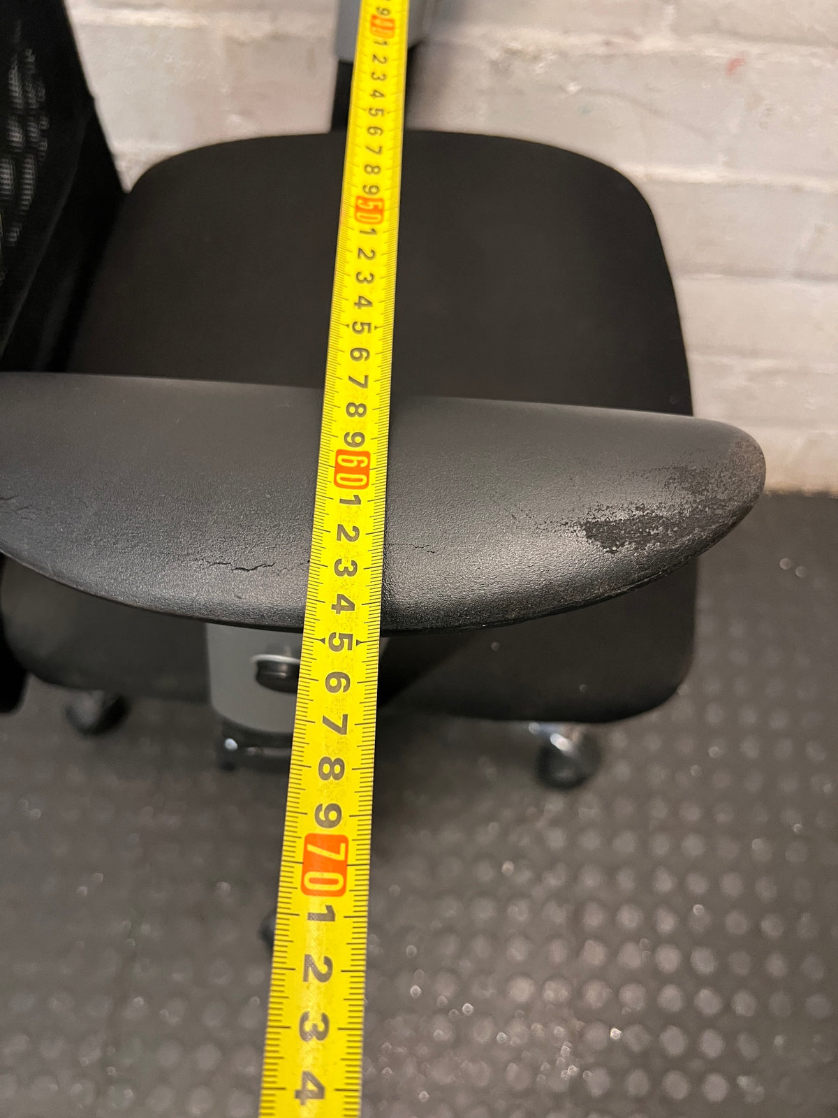 Black Mesh Office Chair with Chrome Base – width measurement
