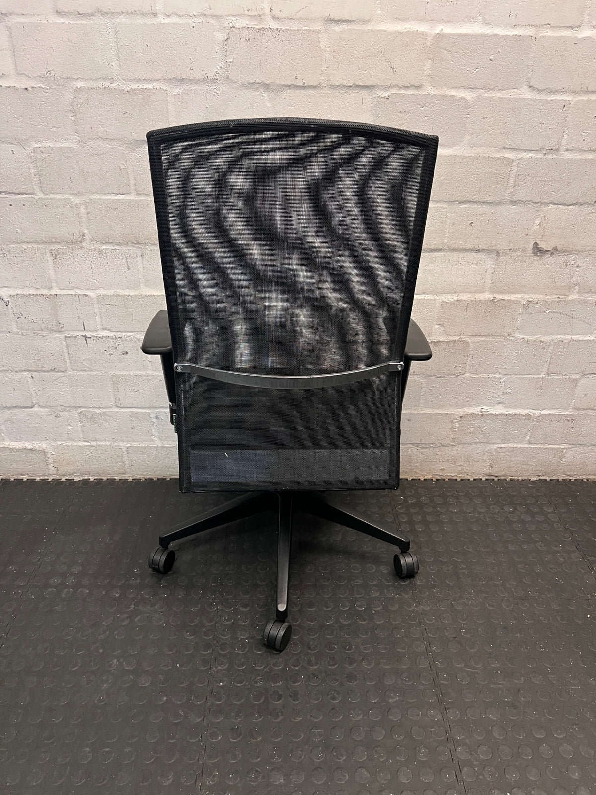 Black Mesh High-Back Office Chair – condition detail