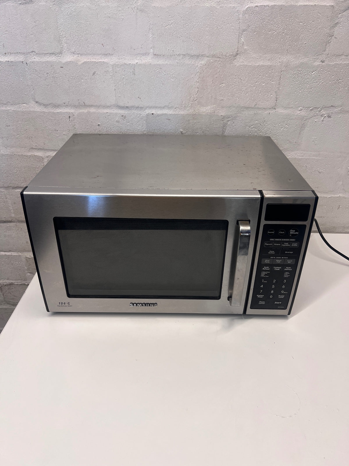 Silver 40L Samsung Microwave — Does Not Heat Up – main front view