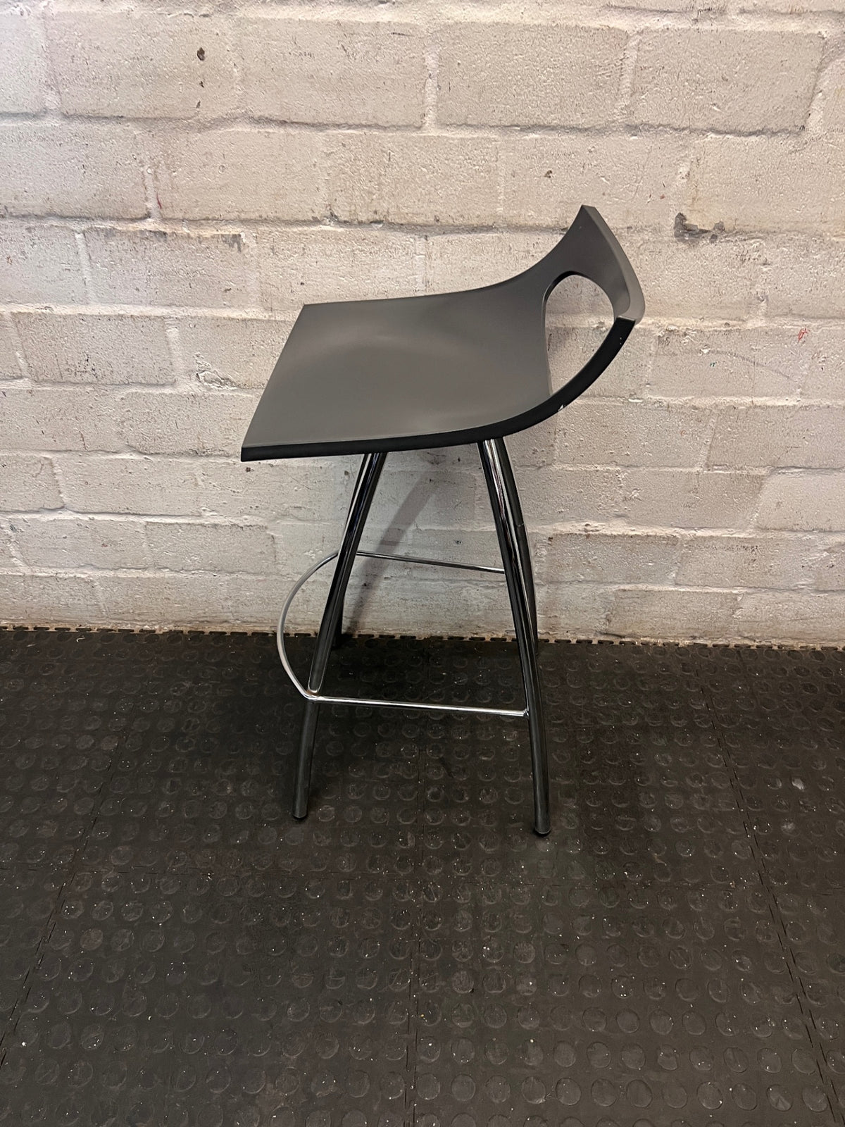 Modern Black Bar Stool with Chrome Legs – condition detail