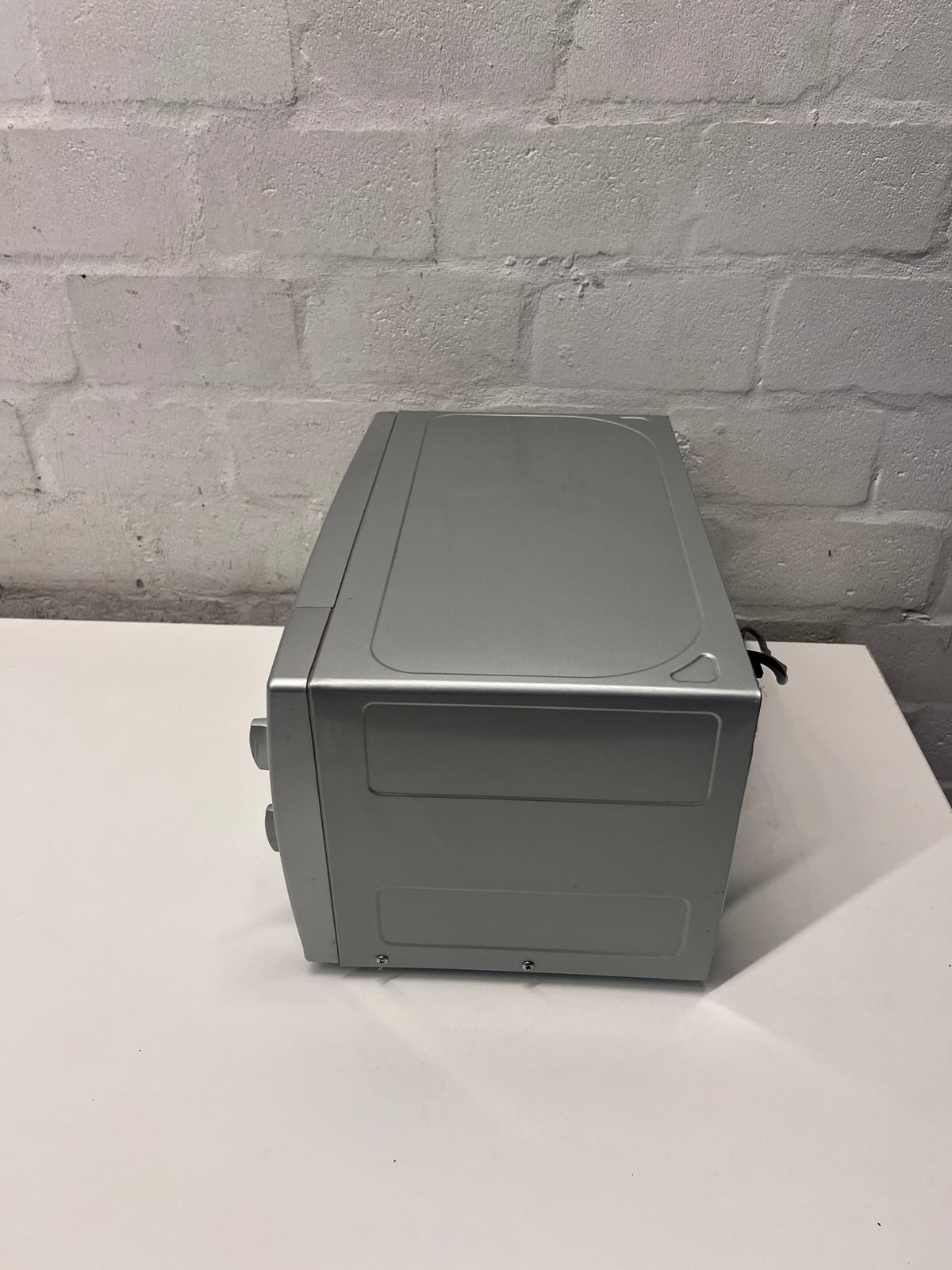 LG Silver Countertop Microwave with Manual Dials — Working but Plate Does Not Rotate – condition detail