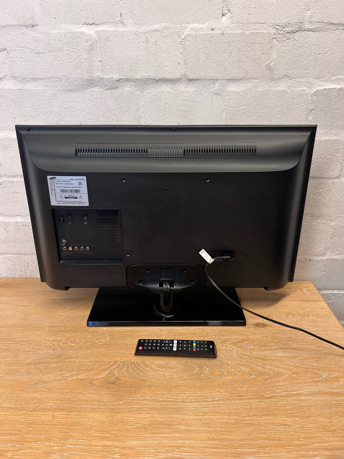 Samsung Flat Screen TV with Remote and Stand — Does Not Power On; No Power LED Indicator – side view