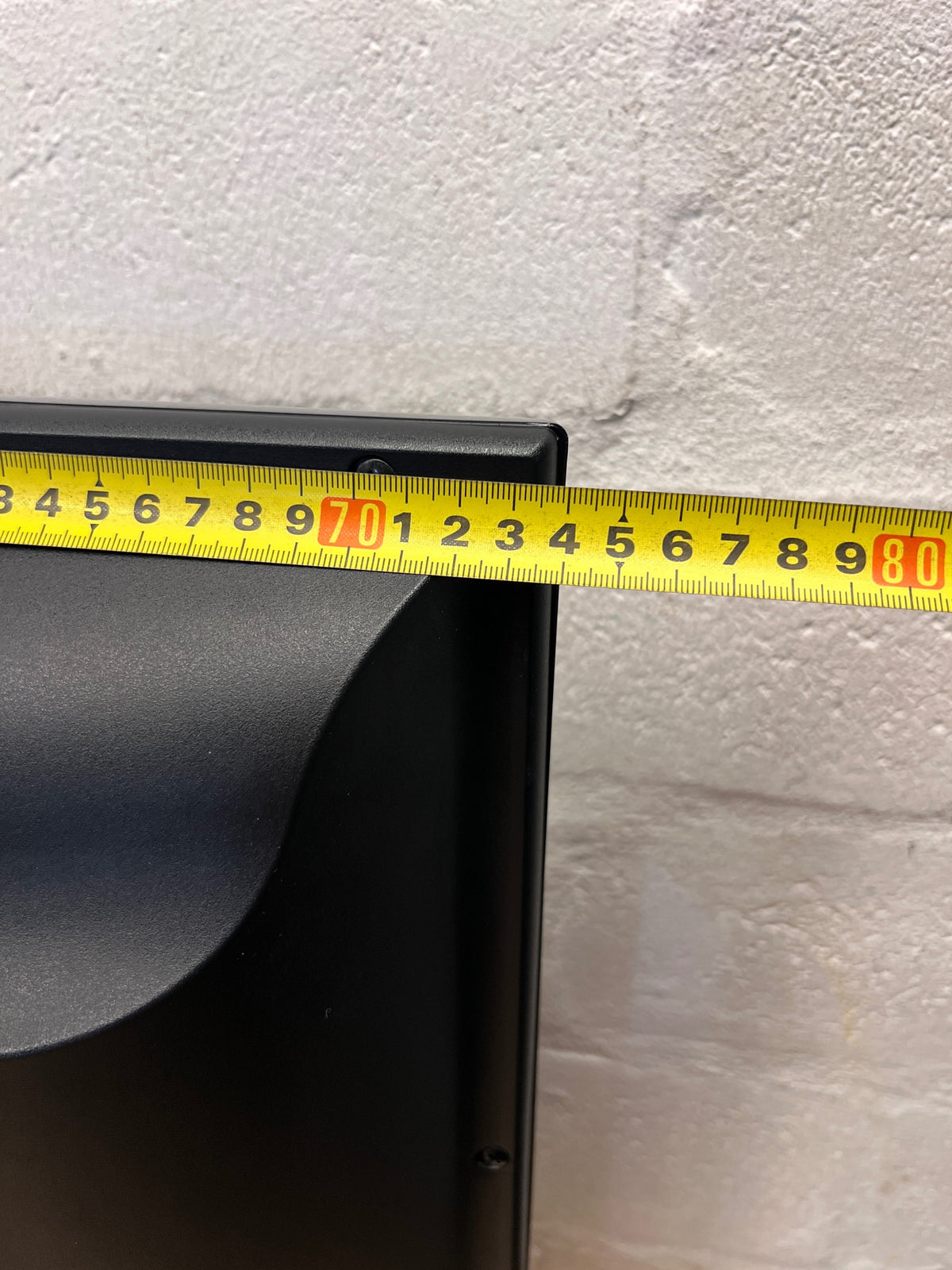 Samsung Flat Screen TV with Remote and Stand — Does Not Power On; No Power LED Indicator – width measurement