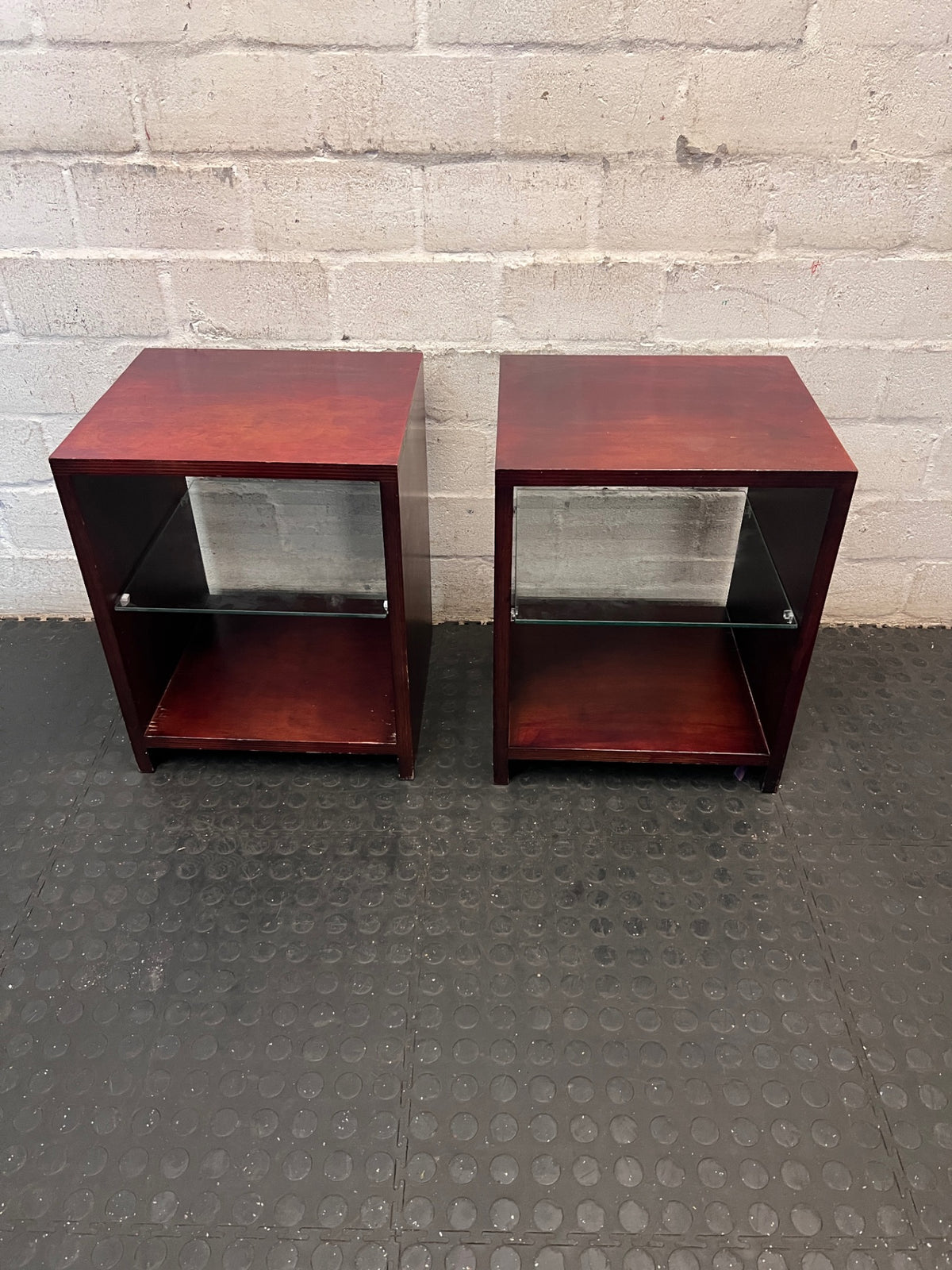 Dark Brown Wood Bedside Table with Glass Shelf – condition detail