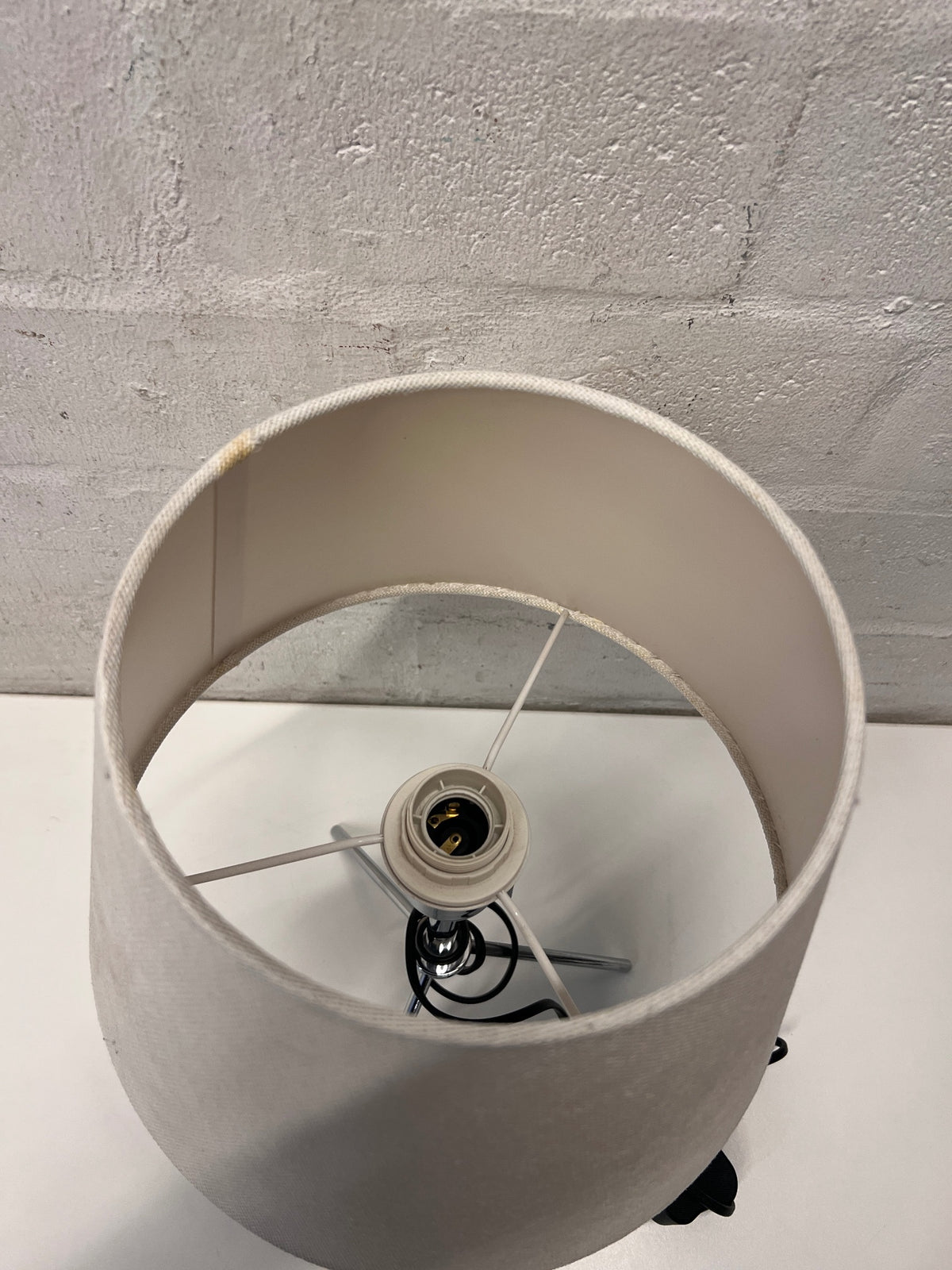 Modern Tripod Table Lamp with Cream Fabric Shade – condition detail